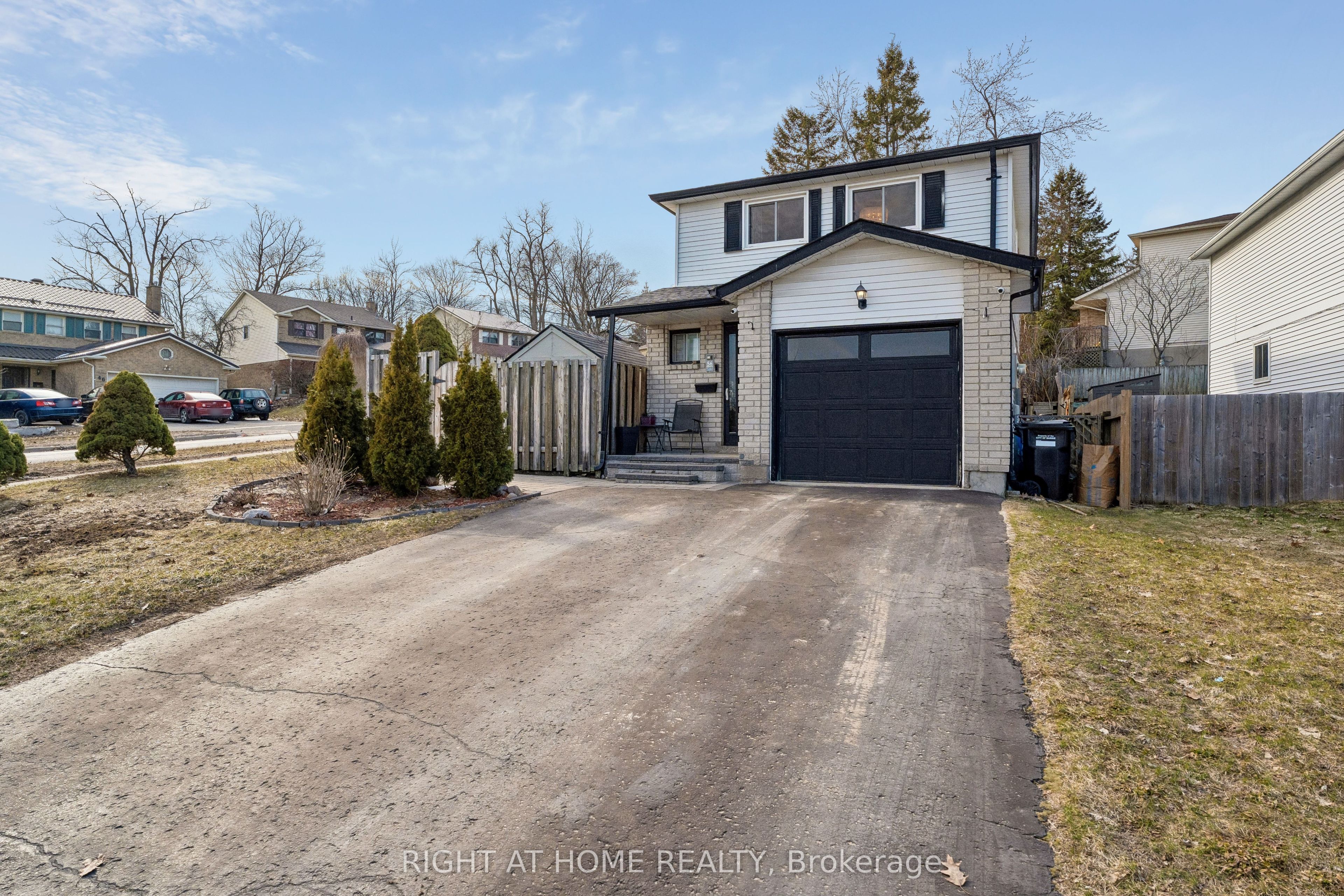 56 Hemingway Crescent Property Photo 2
