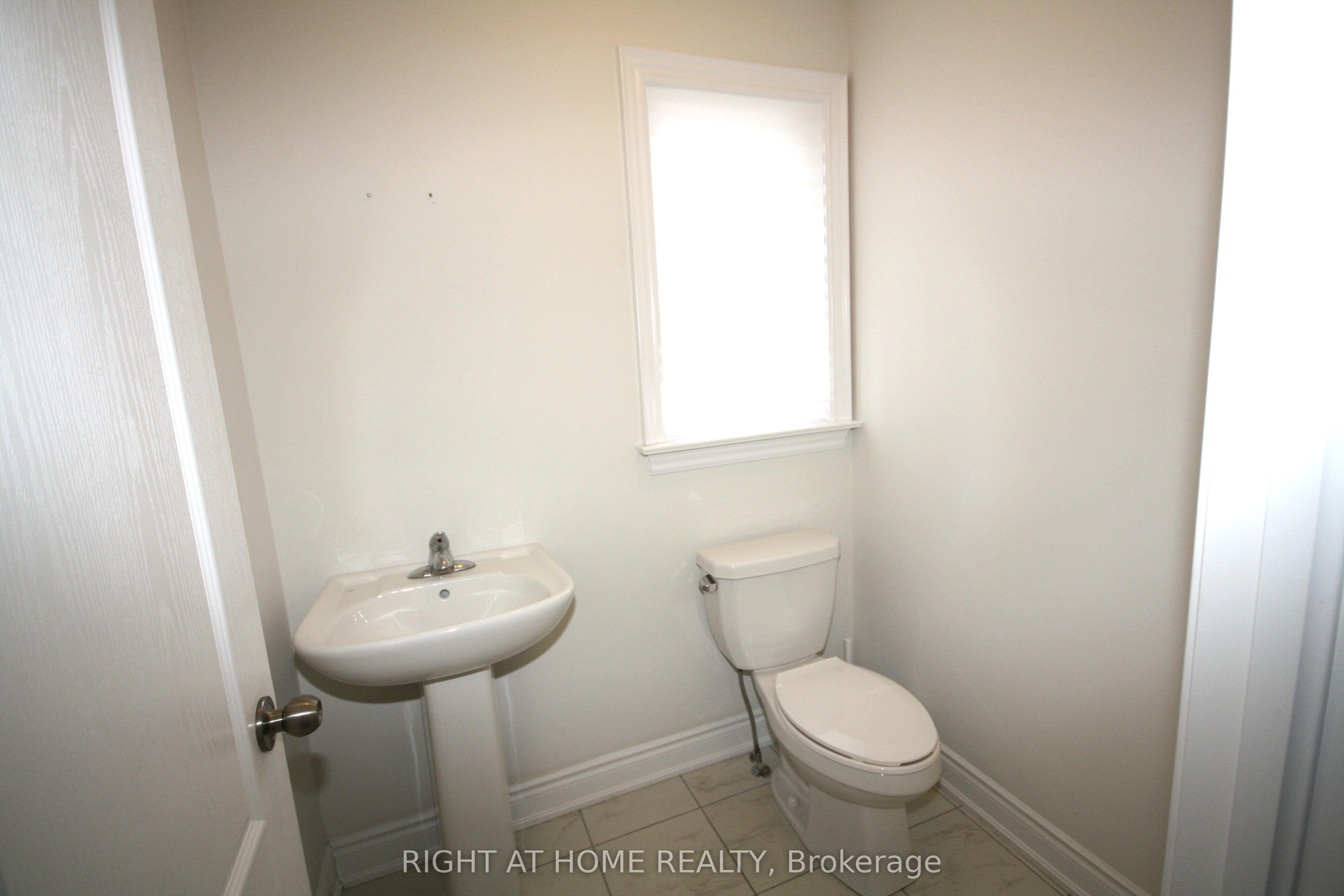 66 White Crescent Property Photo 5