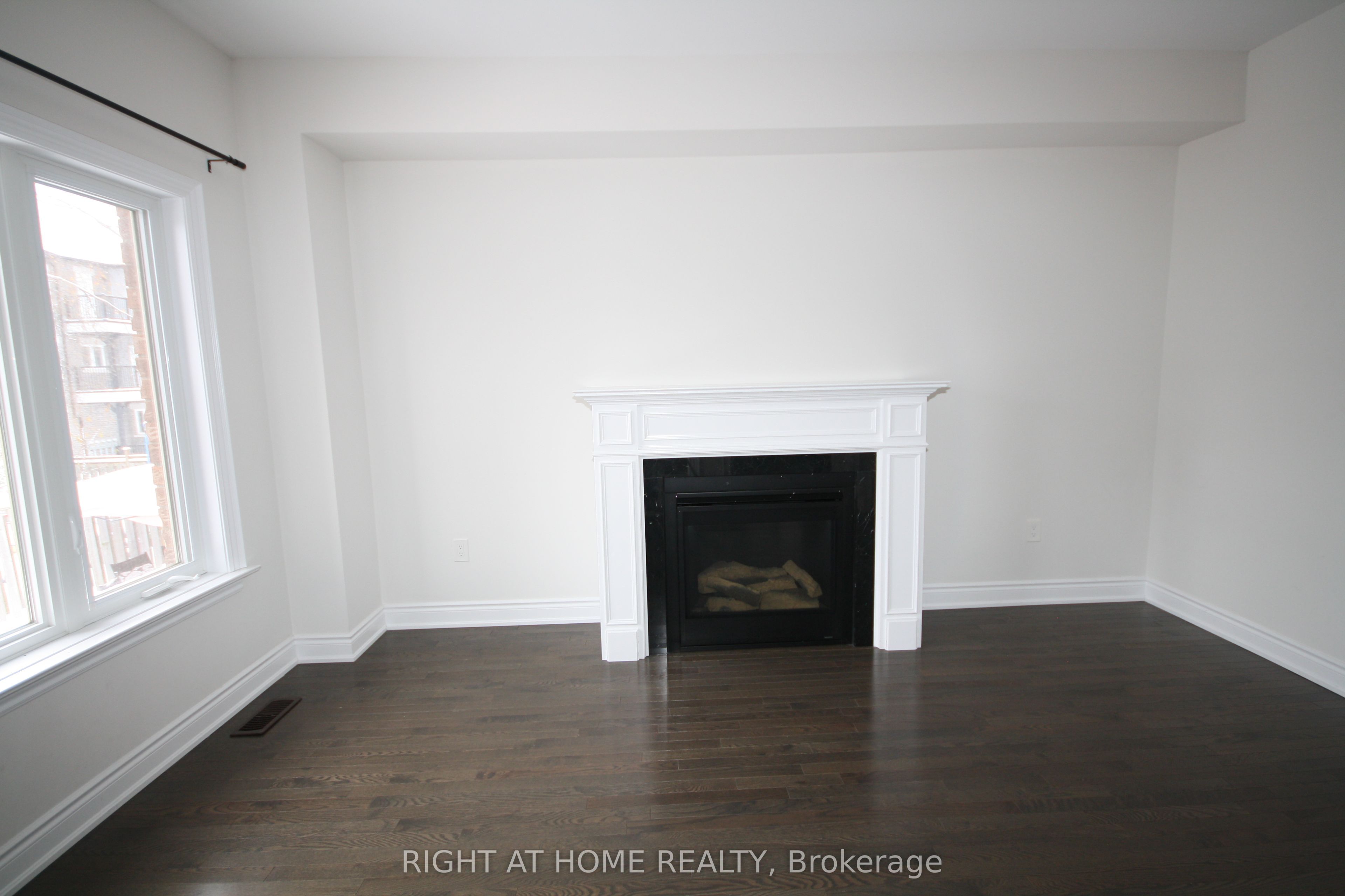 66 White Crescent Property Photo 9