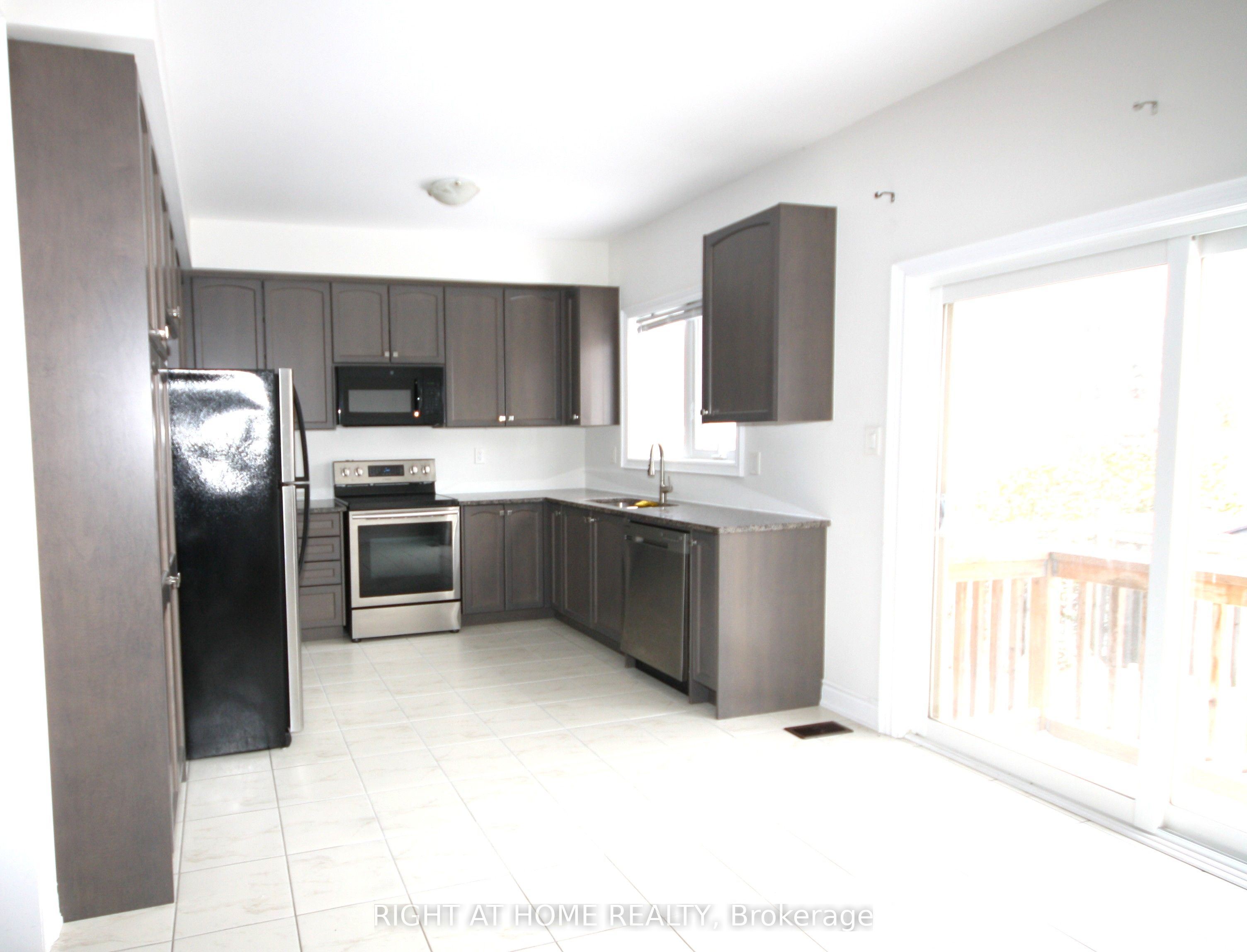 66 White Crescent Property Photo 12