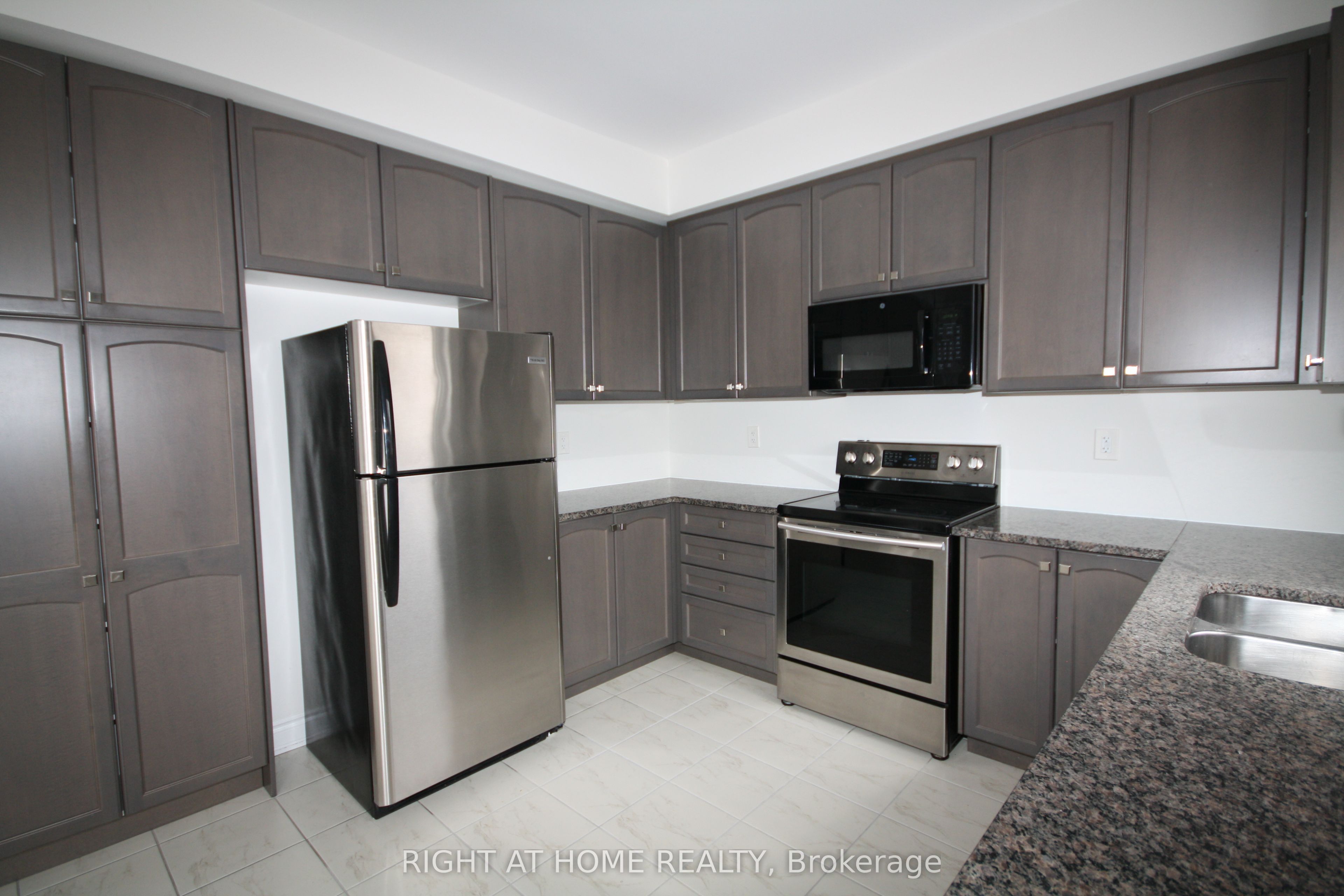 66 White Crescent Property Photo 13