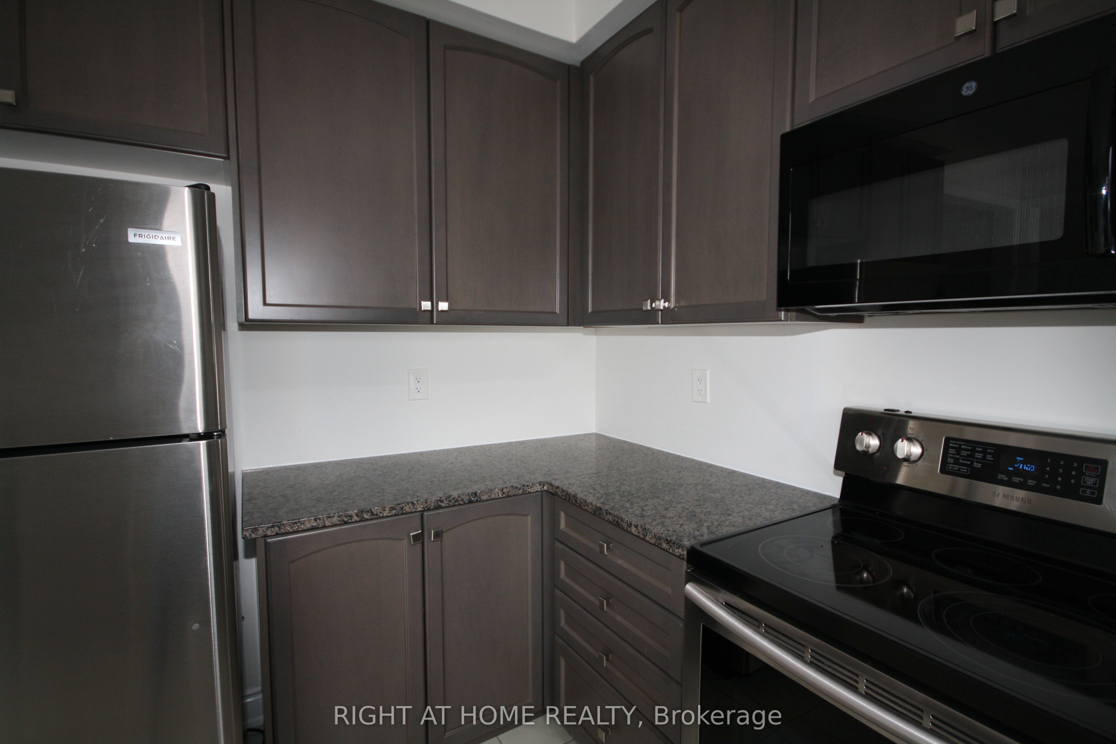 66 White Crescent Property Photo 14