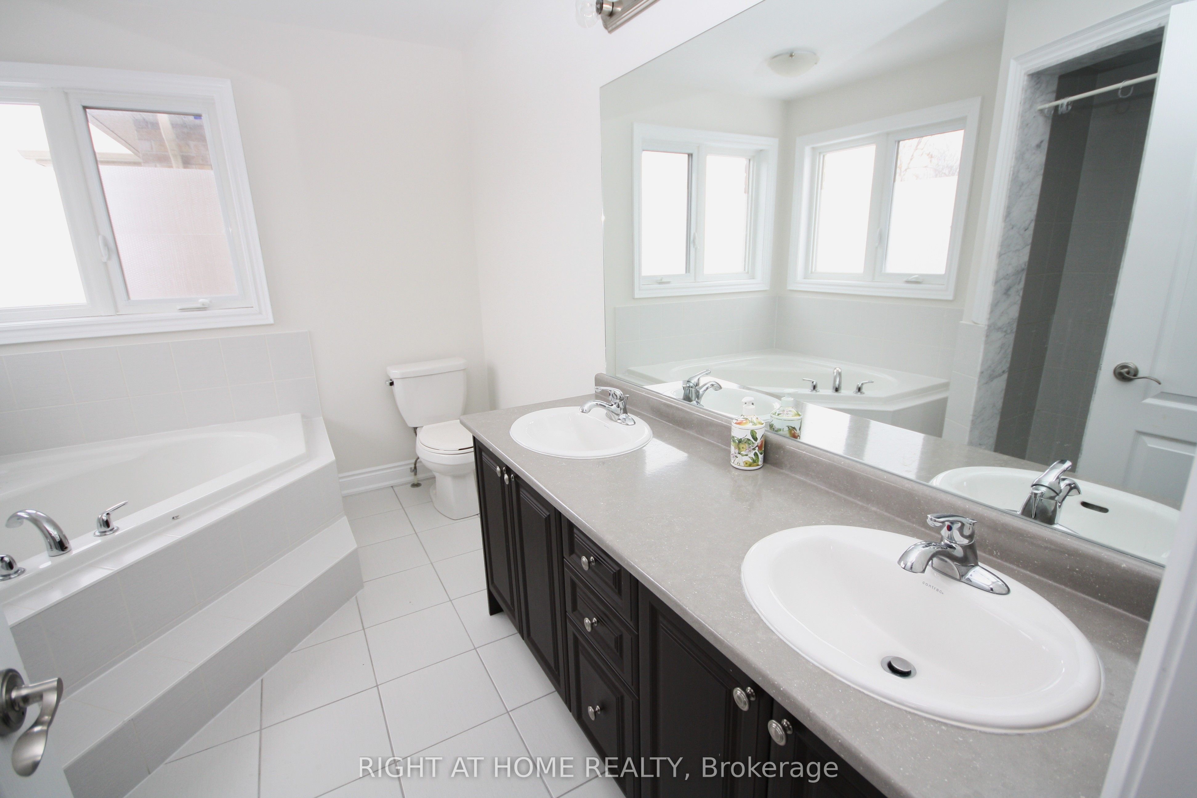 66 White Crescent Property Photo 19