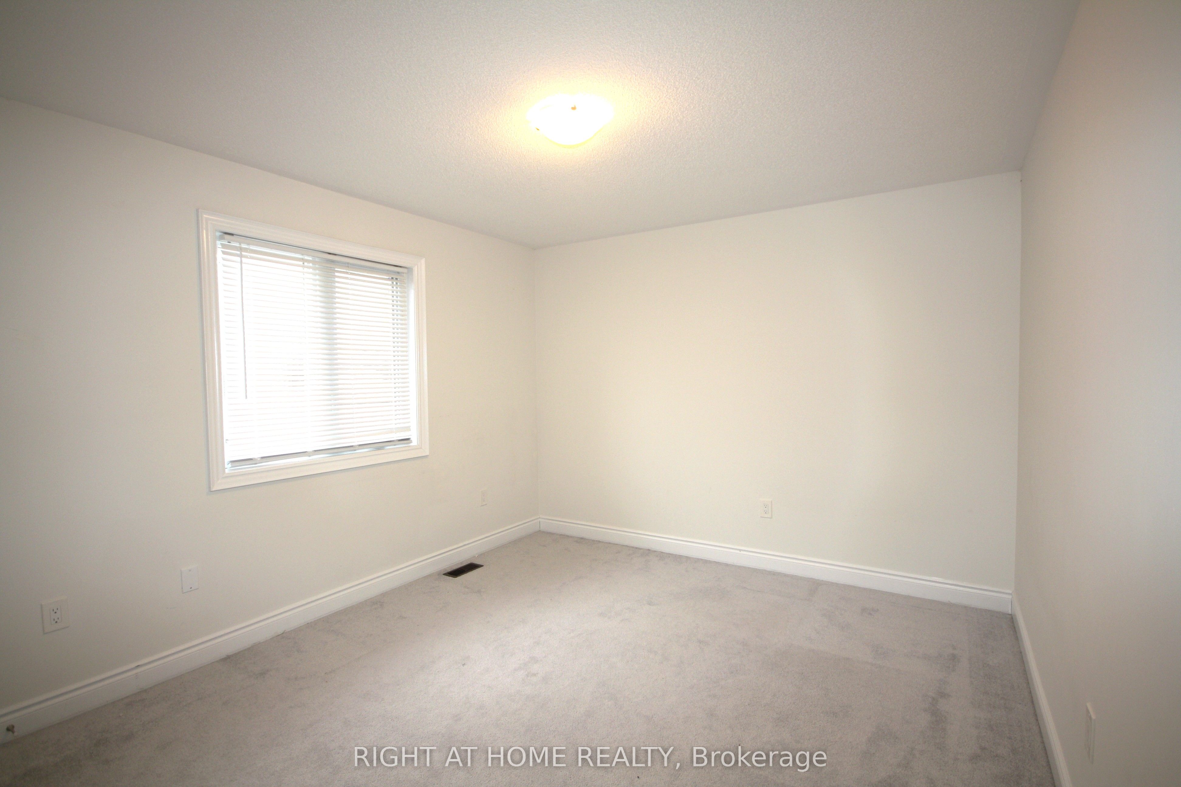 66 White Crescent Property Photo 24