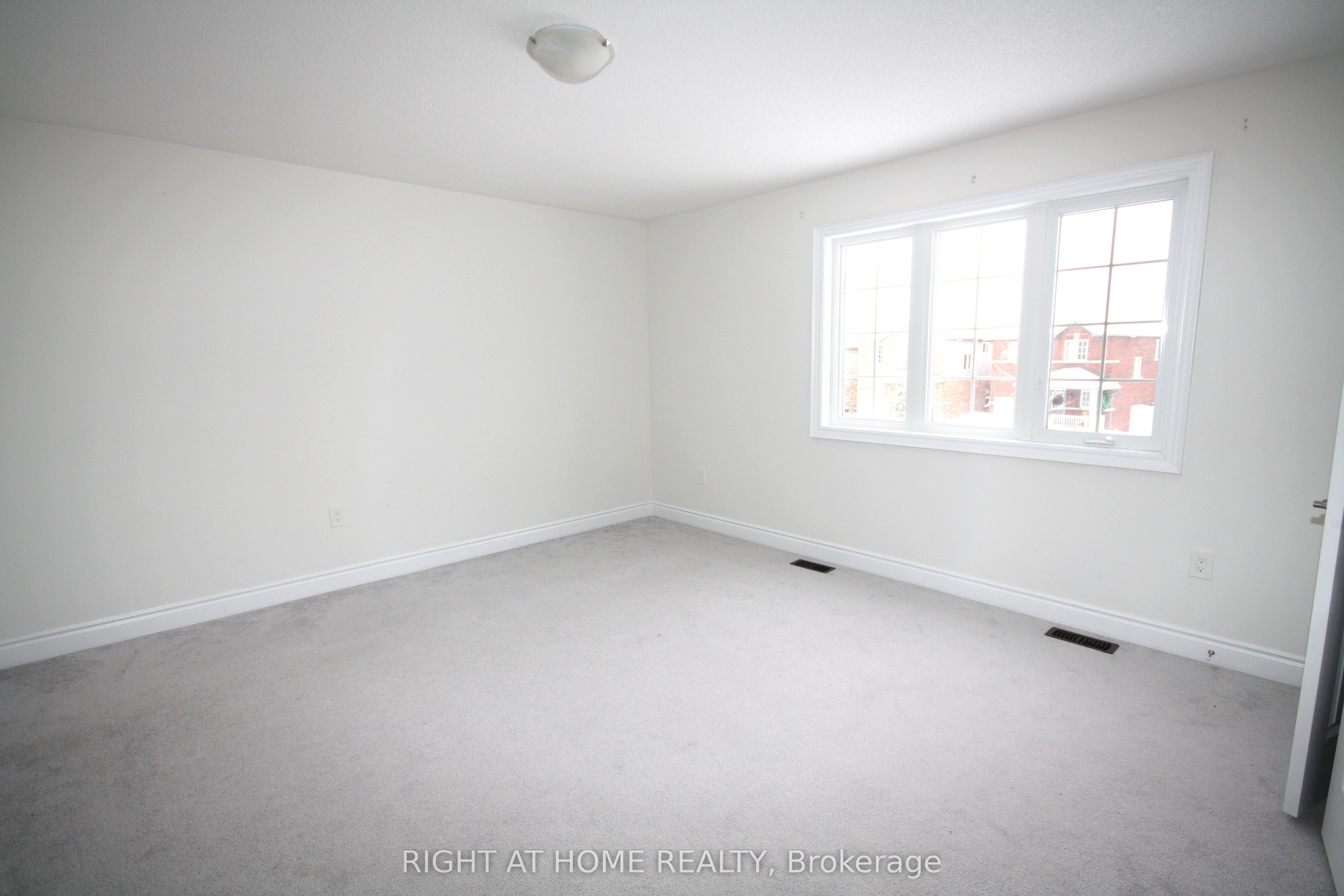66 White Crescent Property Photo 26