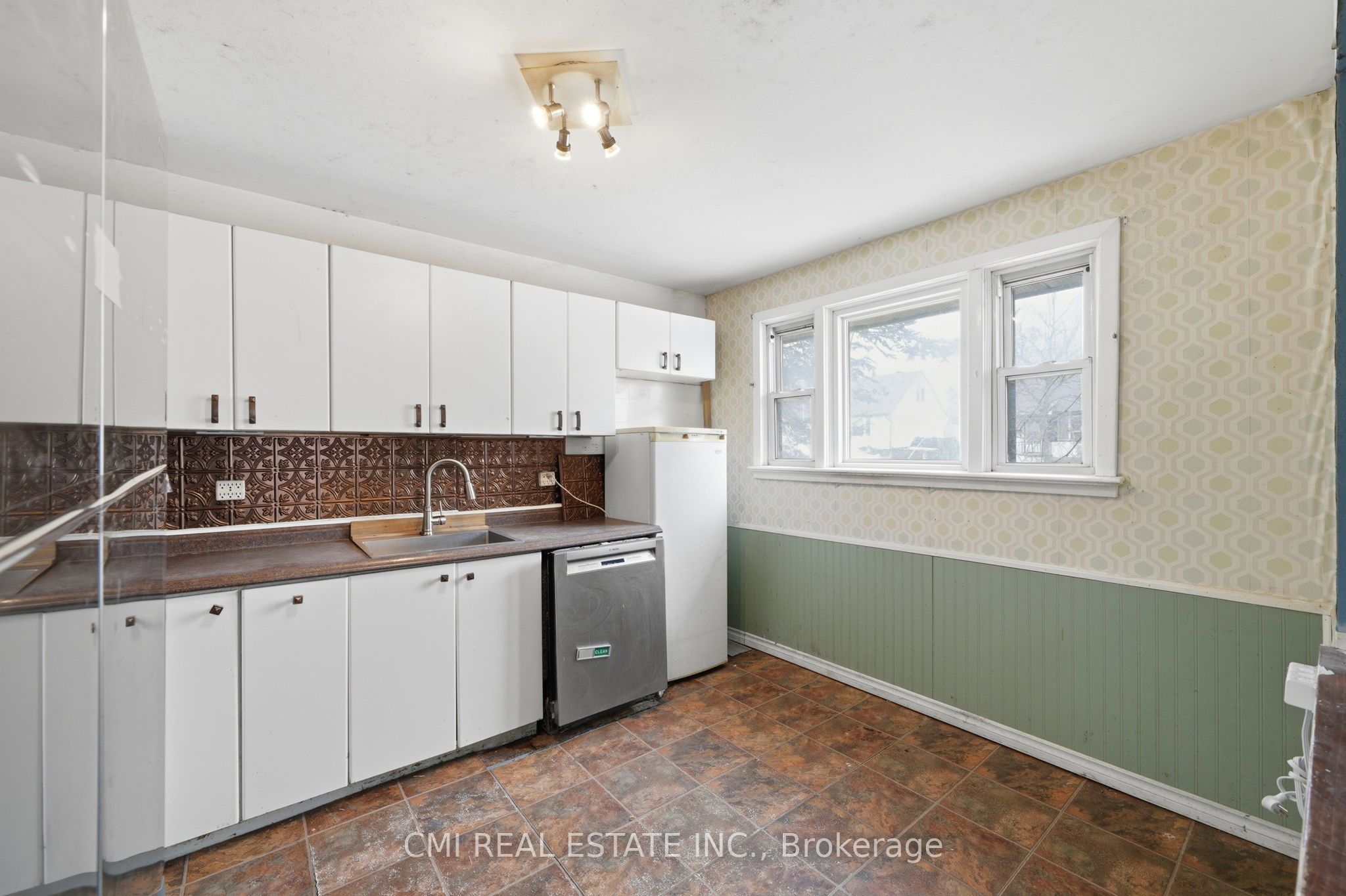 345 Linwood Avenue Property Photo 8