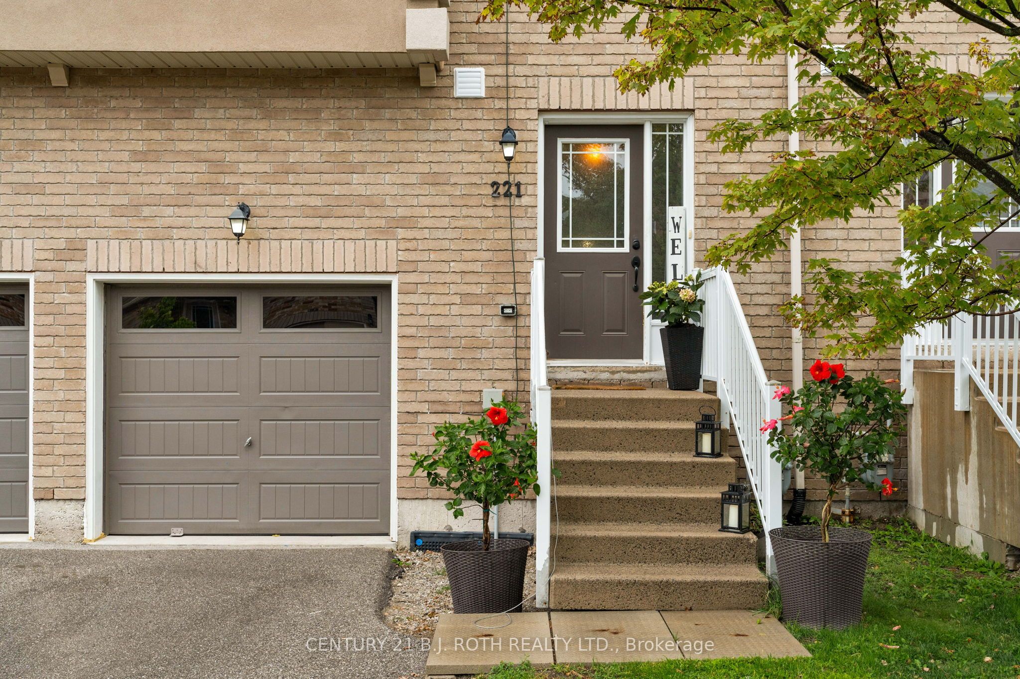 221 Harvie Road Property Photo 2
