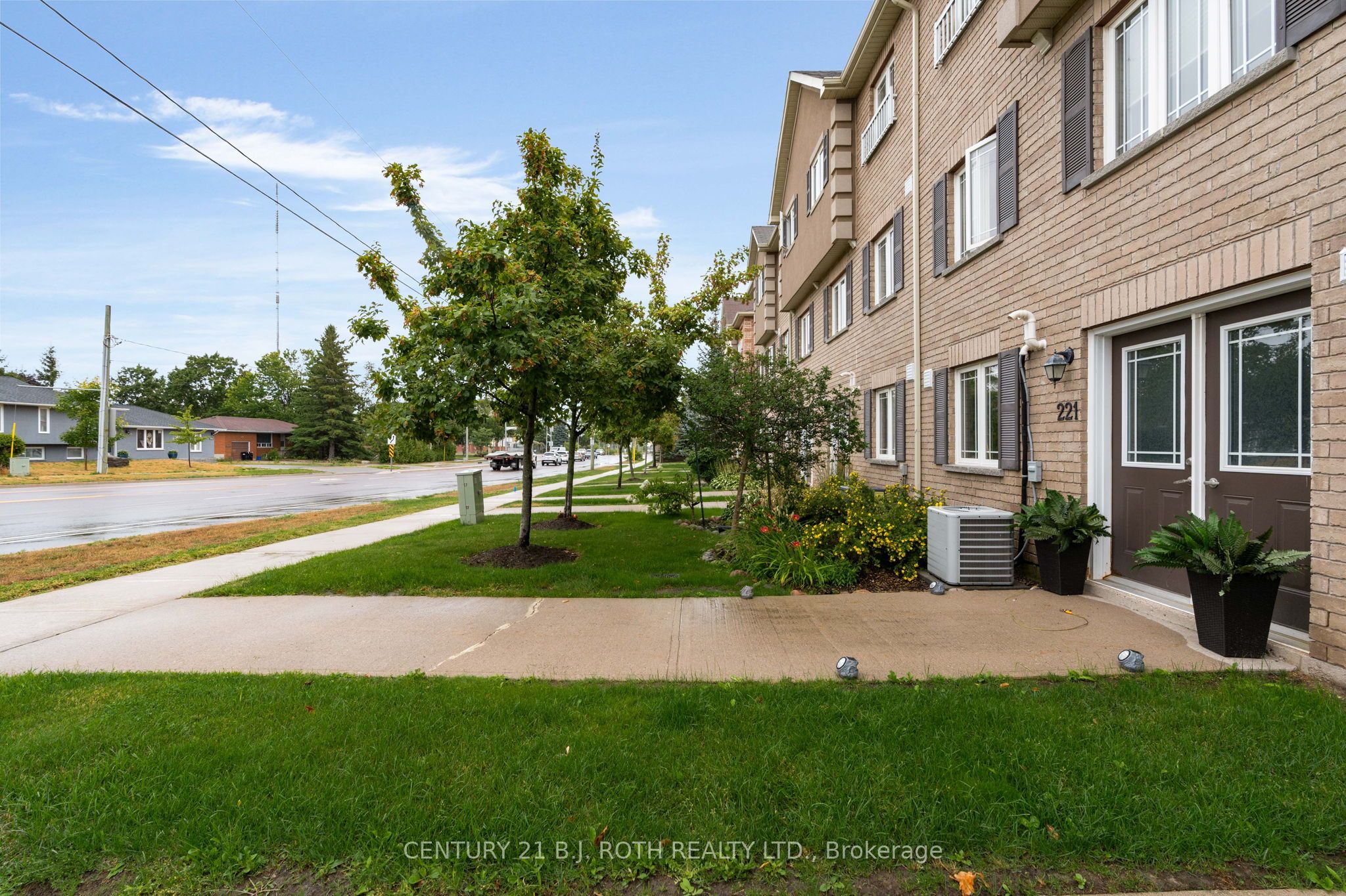 221 Harvie Road Property Photo 4