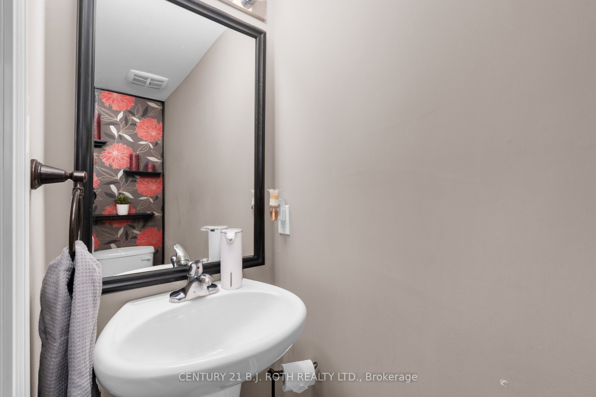 221 Harvie Road Property Photo 8