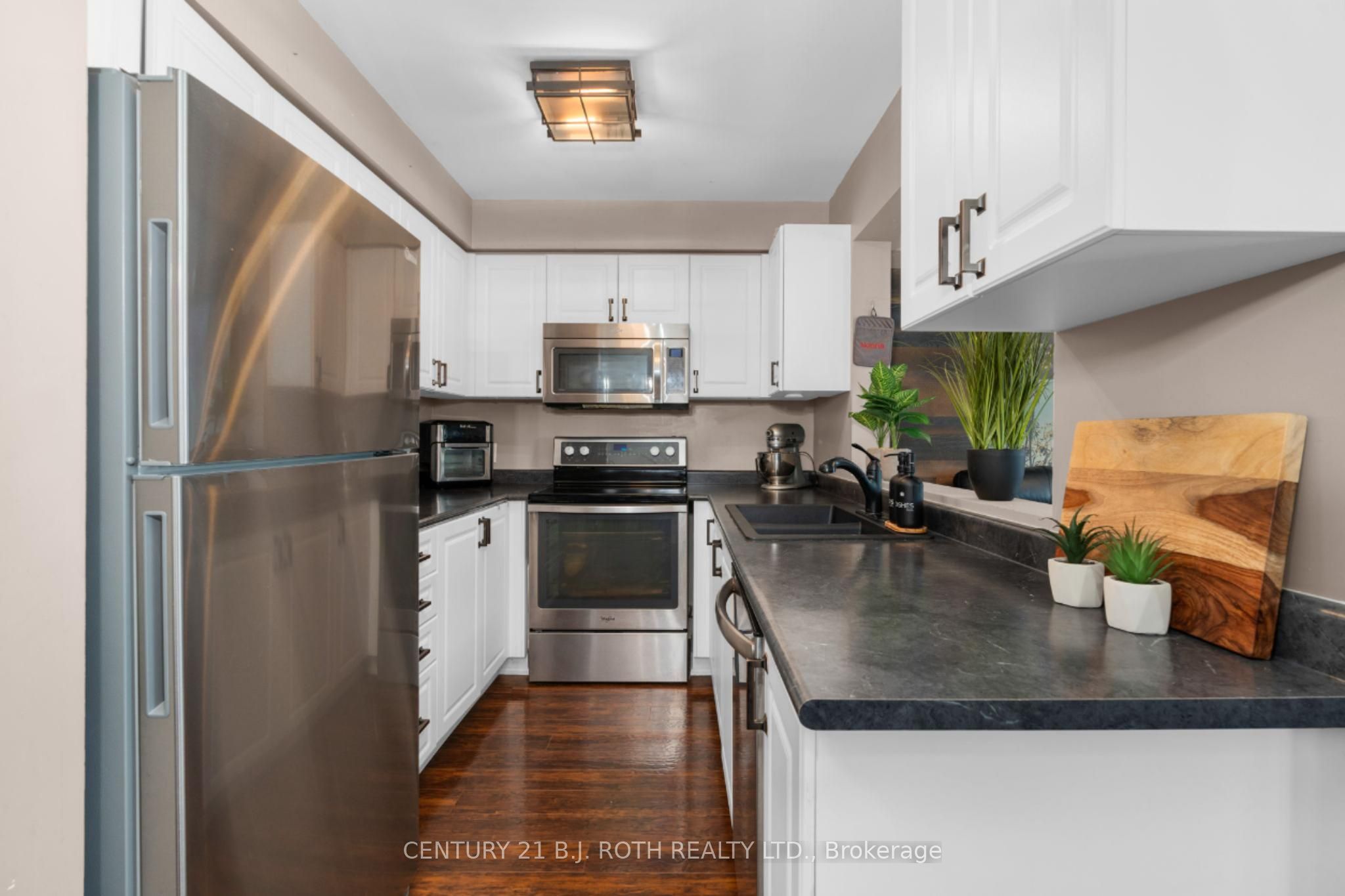 221 Harvie Road Property Photo 11