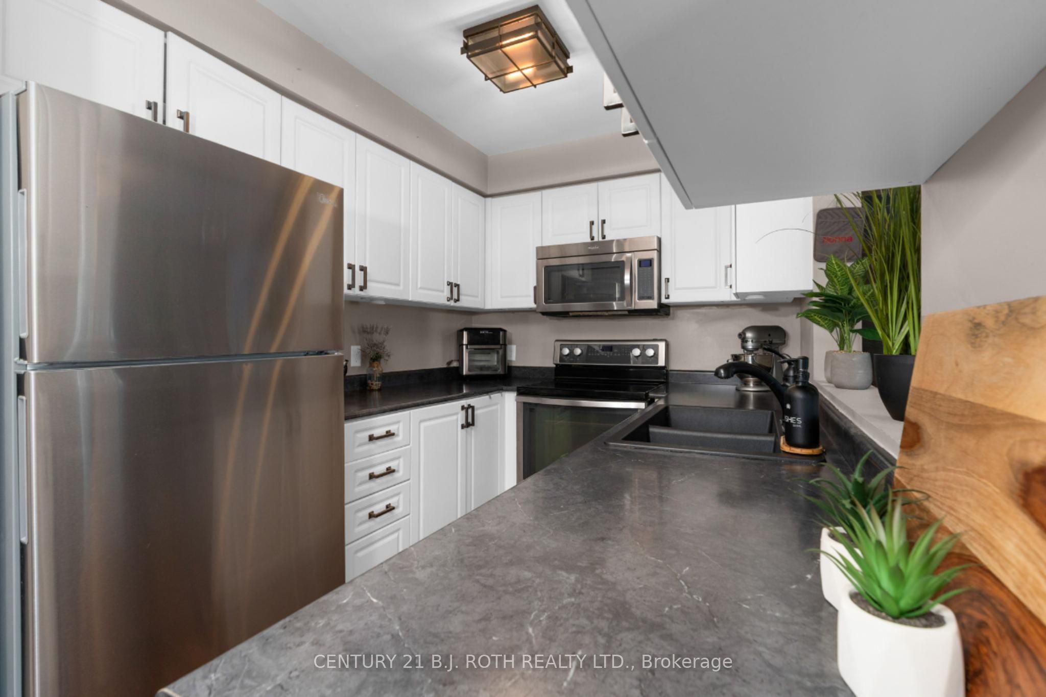 221 Harvie Road Property Photo 12