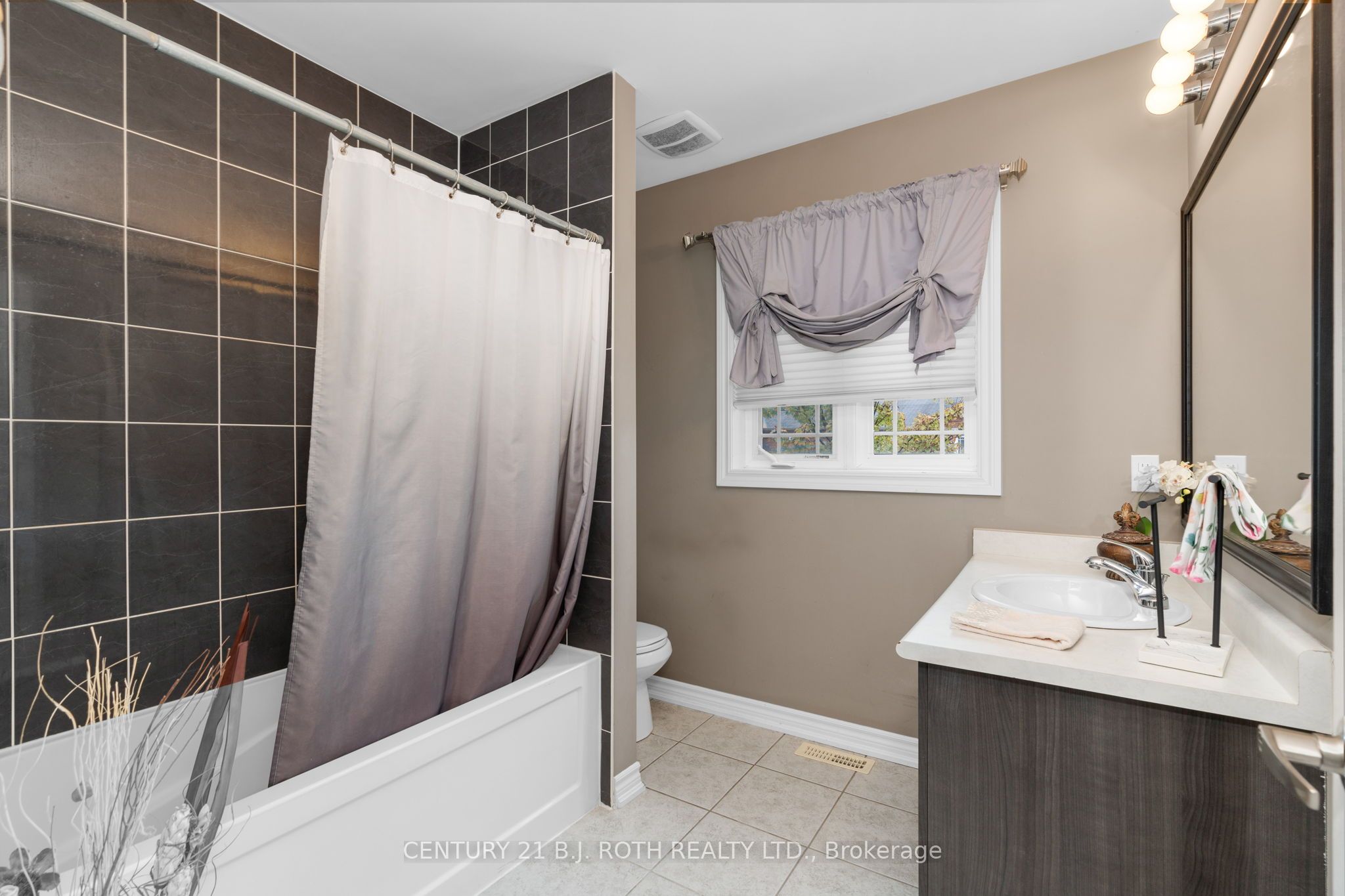 221 Harvie Road Property Photo 28