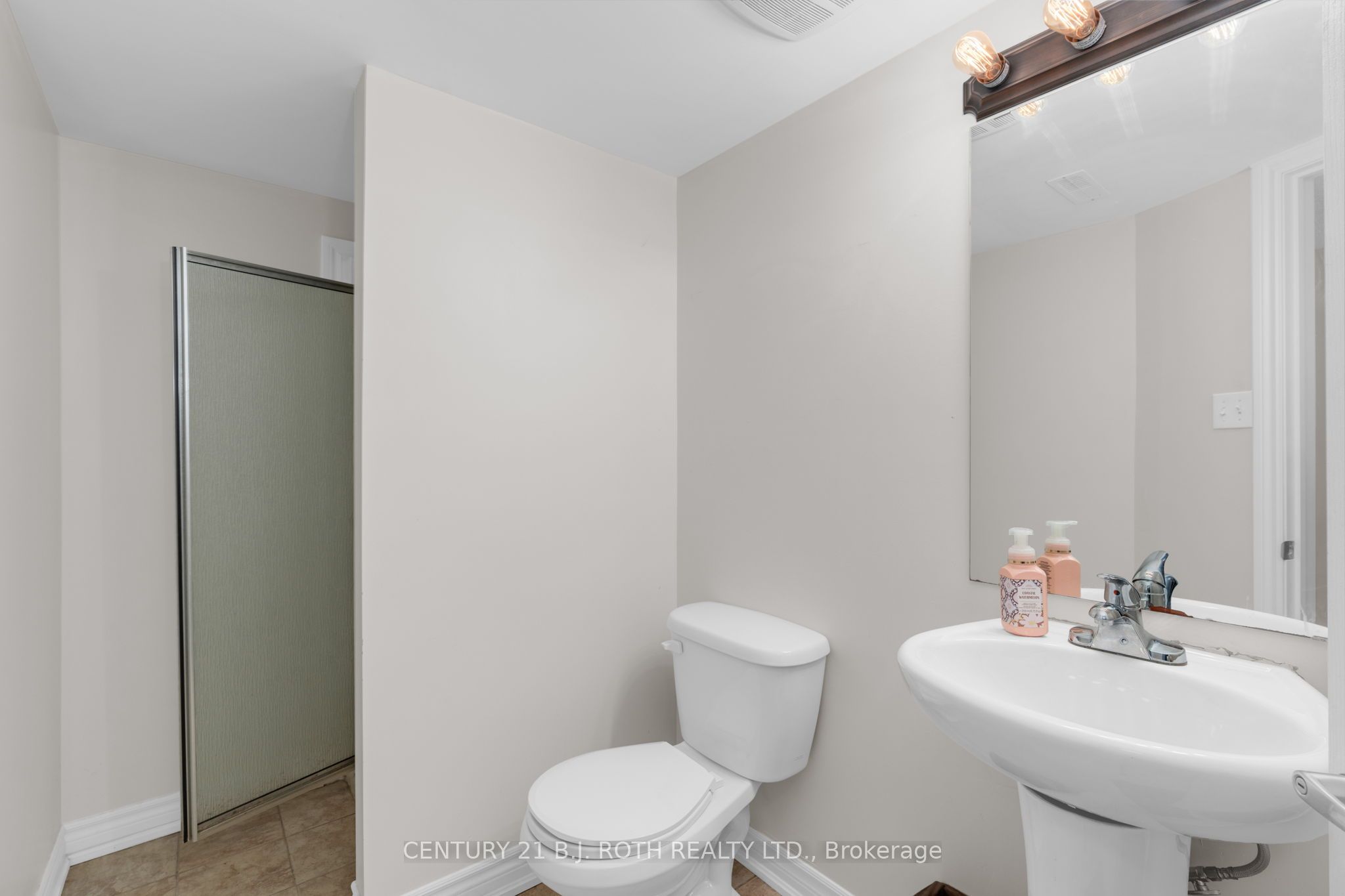 221 Harvie Road Property Photo 30