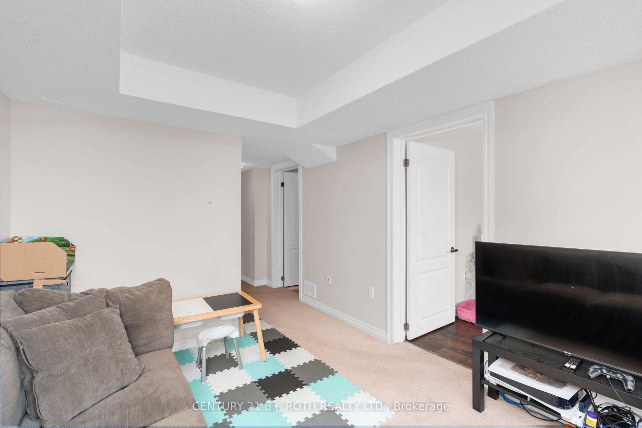 221 Harvie Road Property Photo 33