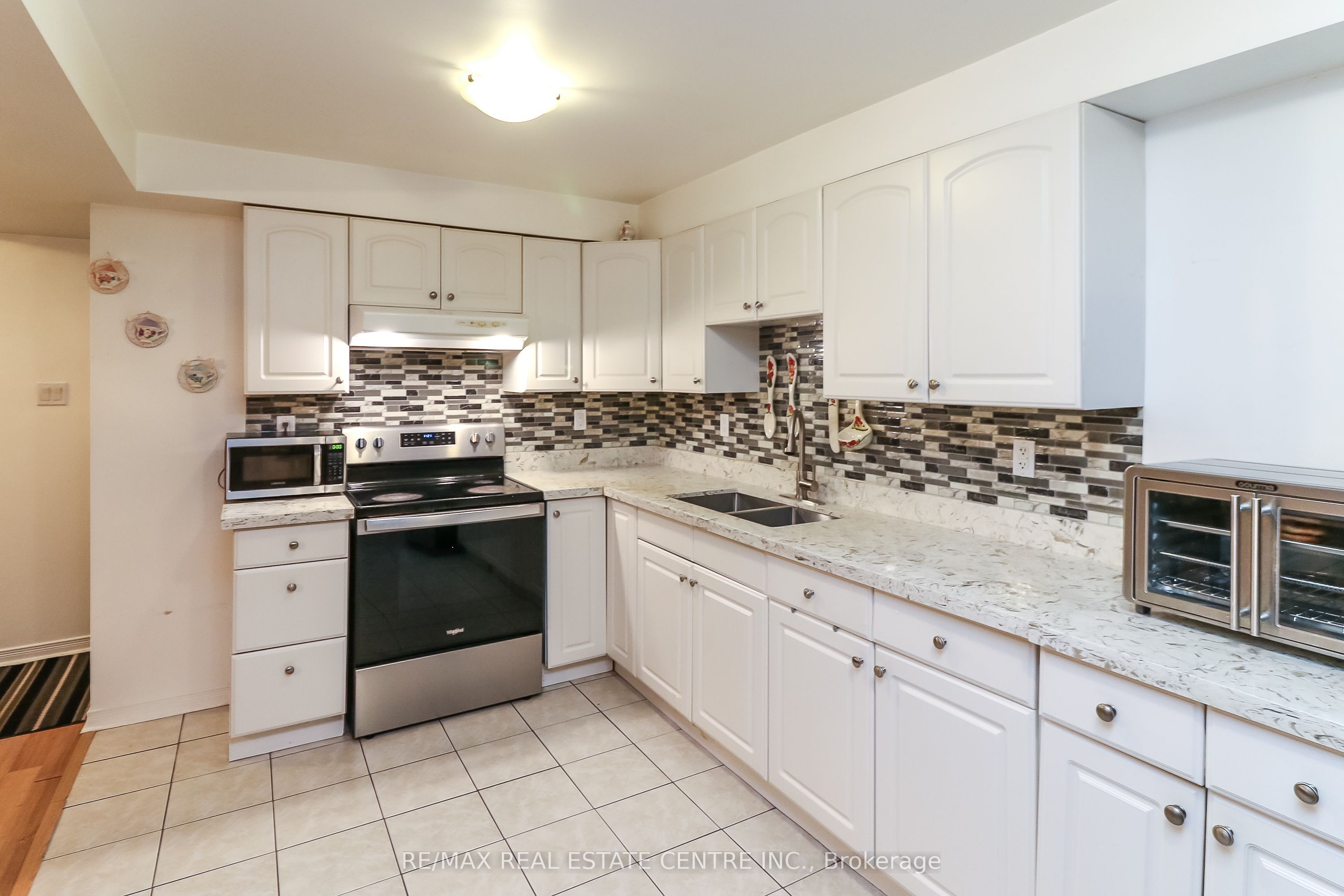 1 Sandringham Drive Property Photo 37