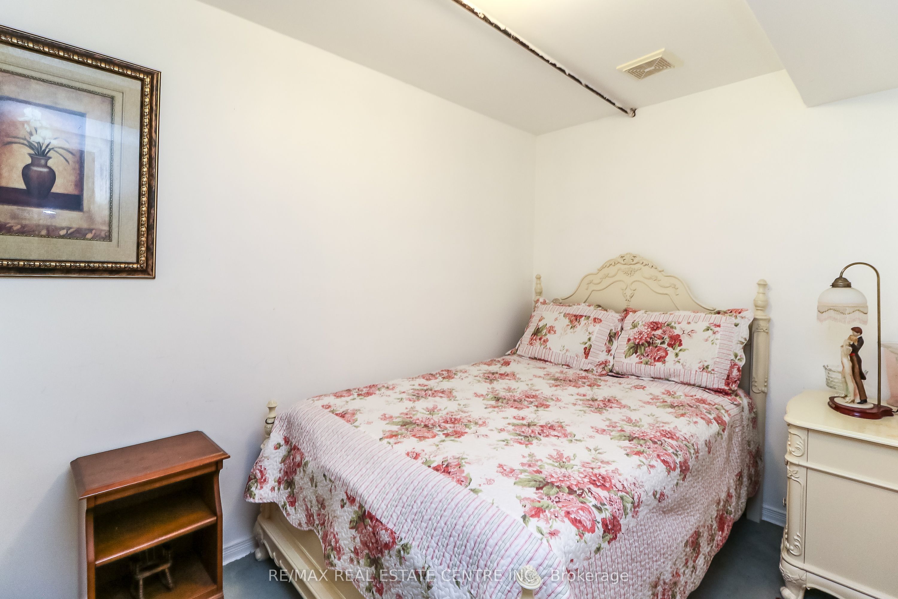 1 Sandringham Drive Property Photo 43