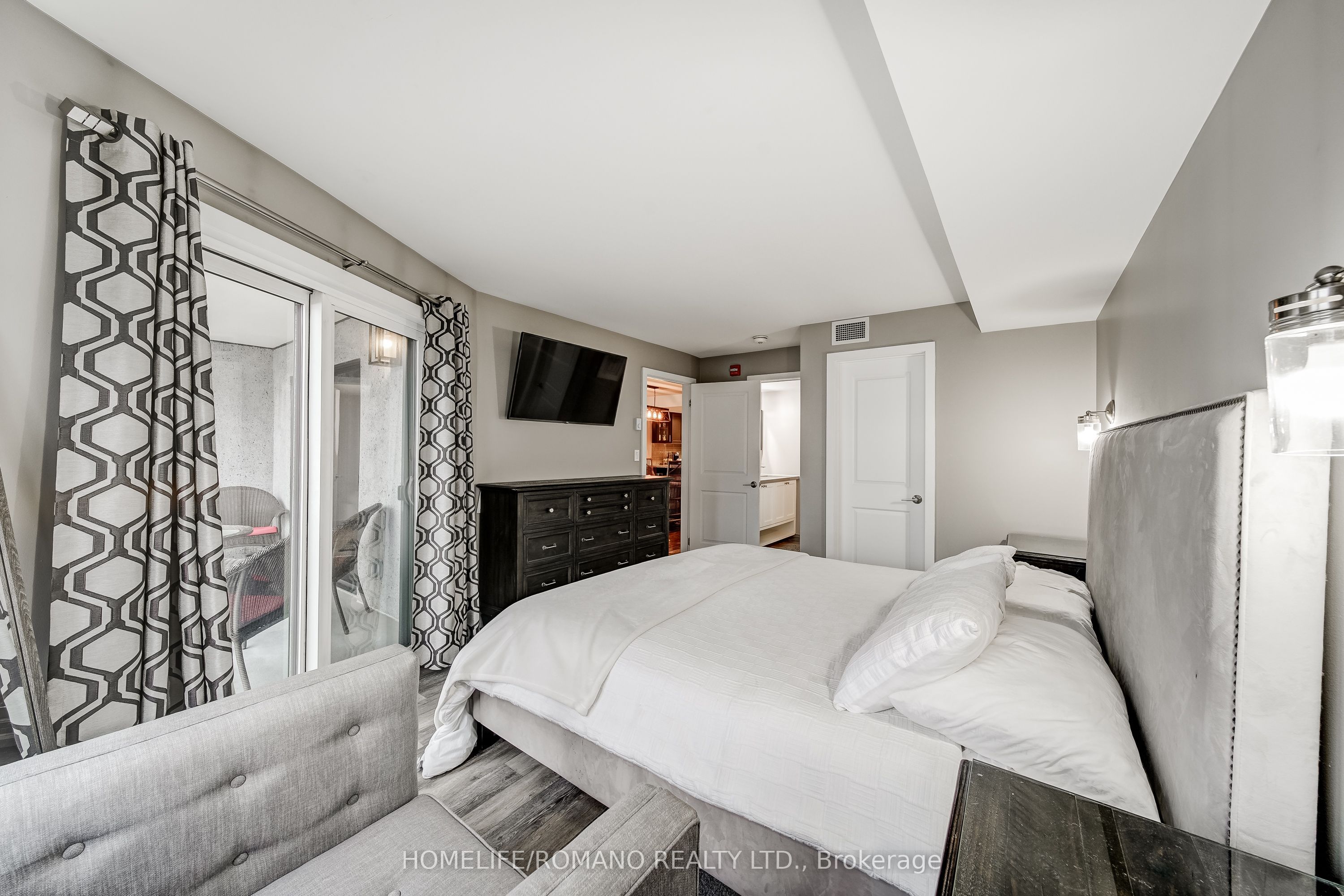 80 Horseshoe Boulevard 305 Property Photo 18