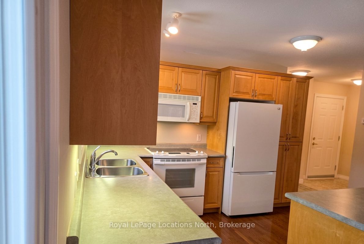 275 Huron Street 23 Property Photo 10
