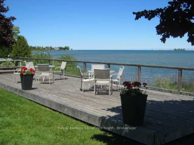 51 Lighthouse Lane W Property Photo 1