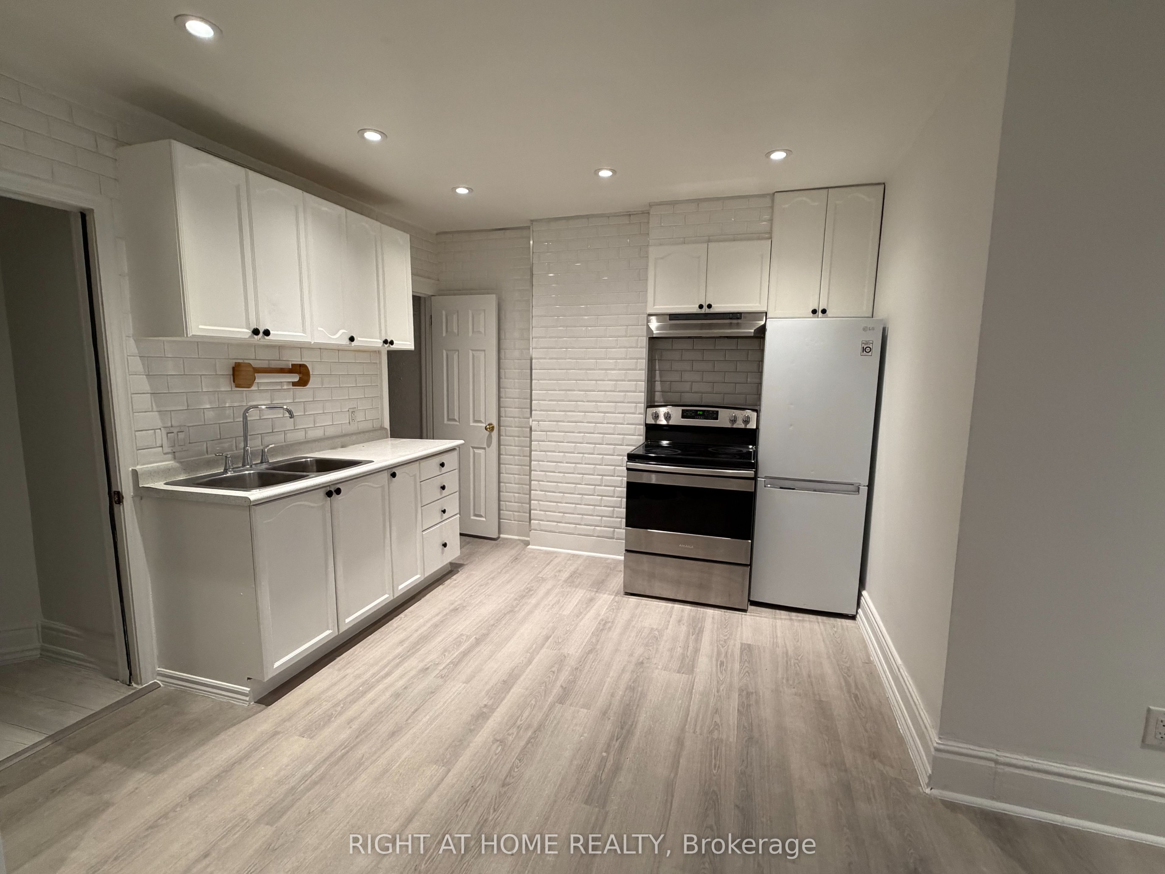 62 Dunlop Street W Property Photo 9