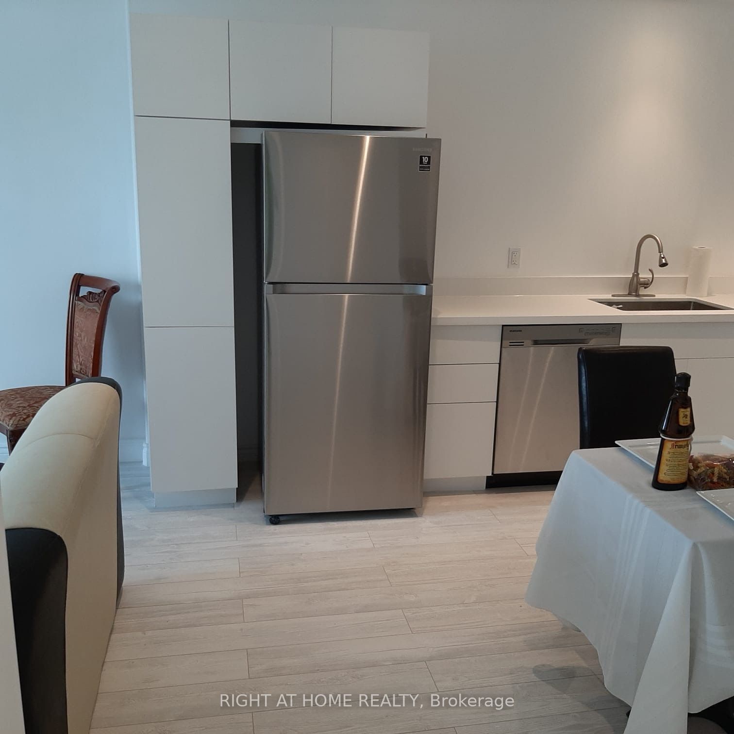 62 Dunlop Street W Property Photo 14
