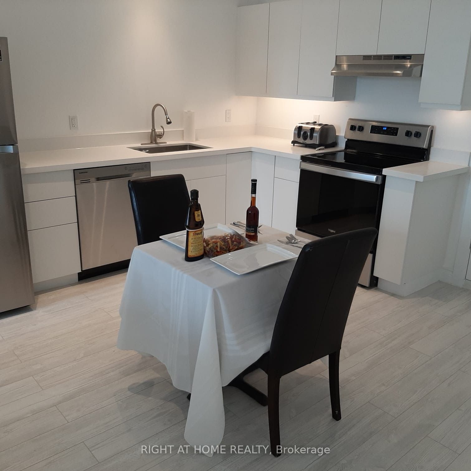 62 Dunlop Street W Property Photo 16