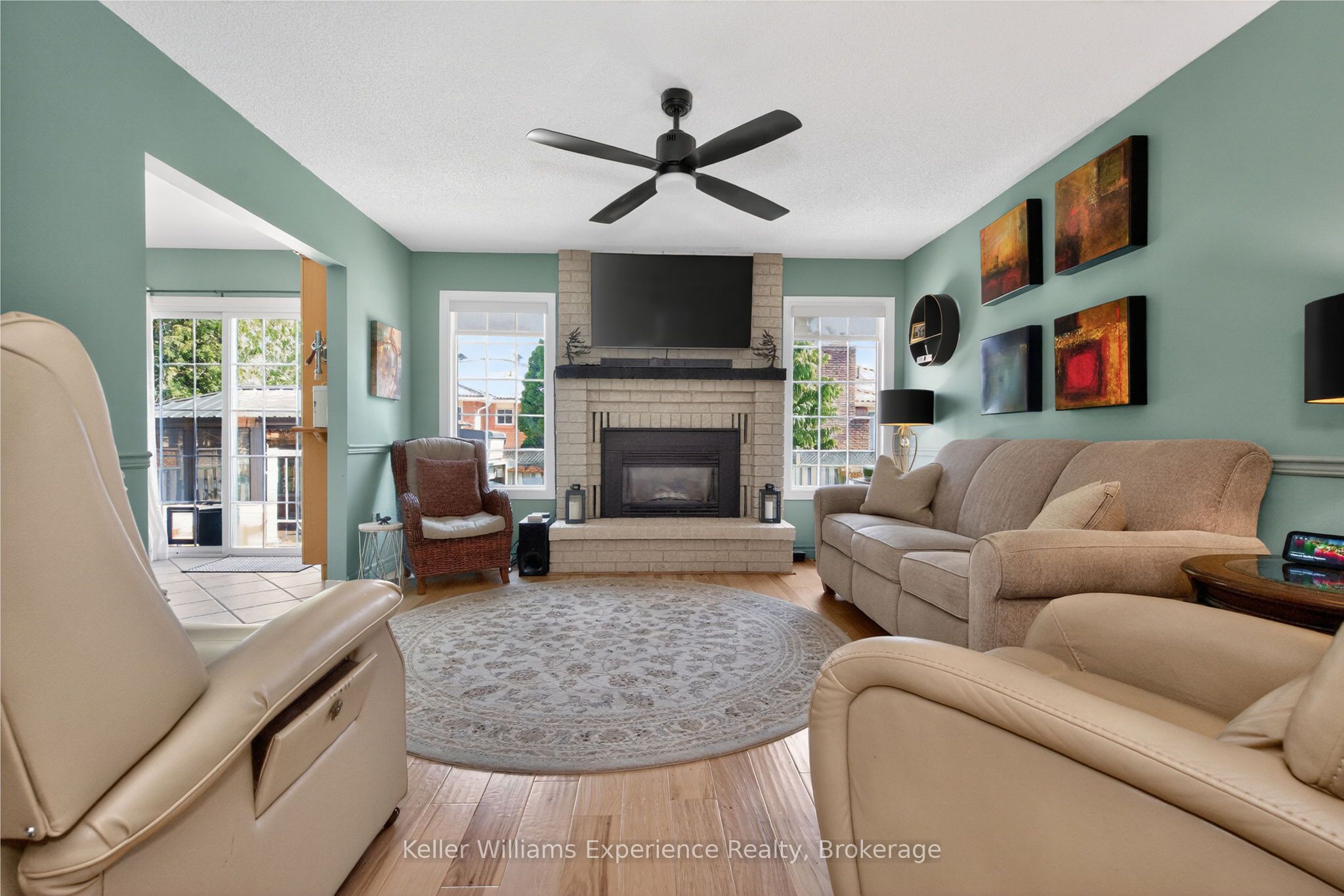 933 Playfair Road Property Photo 6