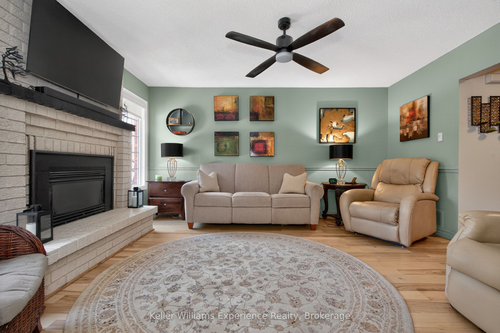 933 Playfair Road Property Photo 8