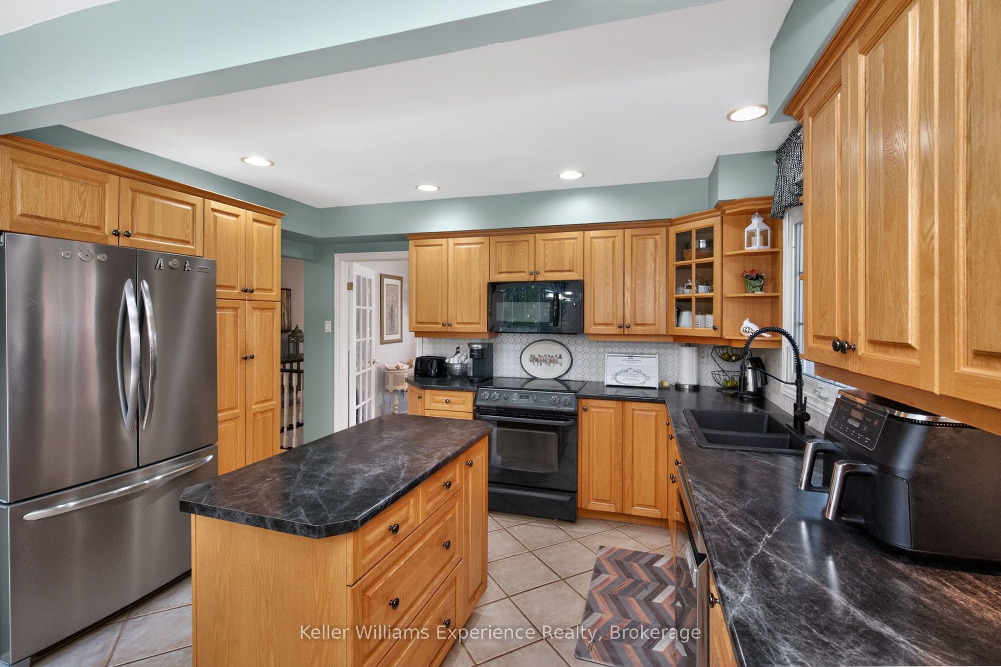 933 Playfair Road Property Photo 13