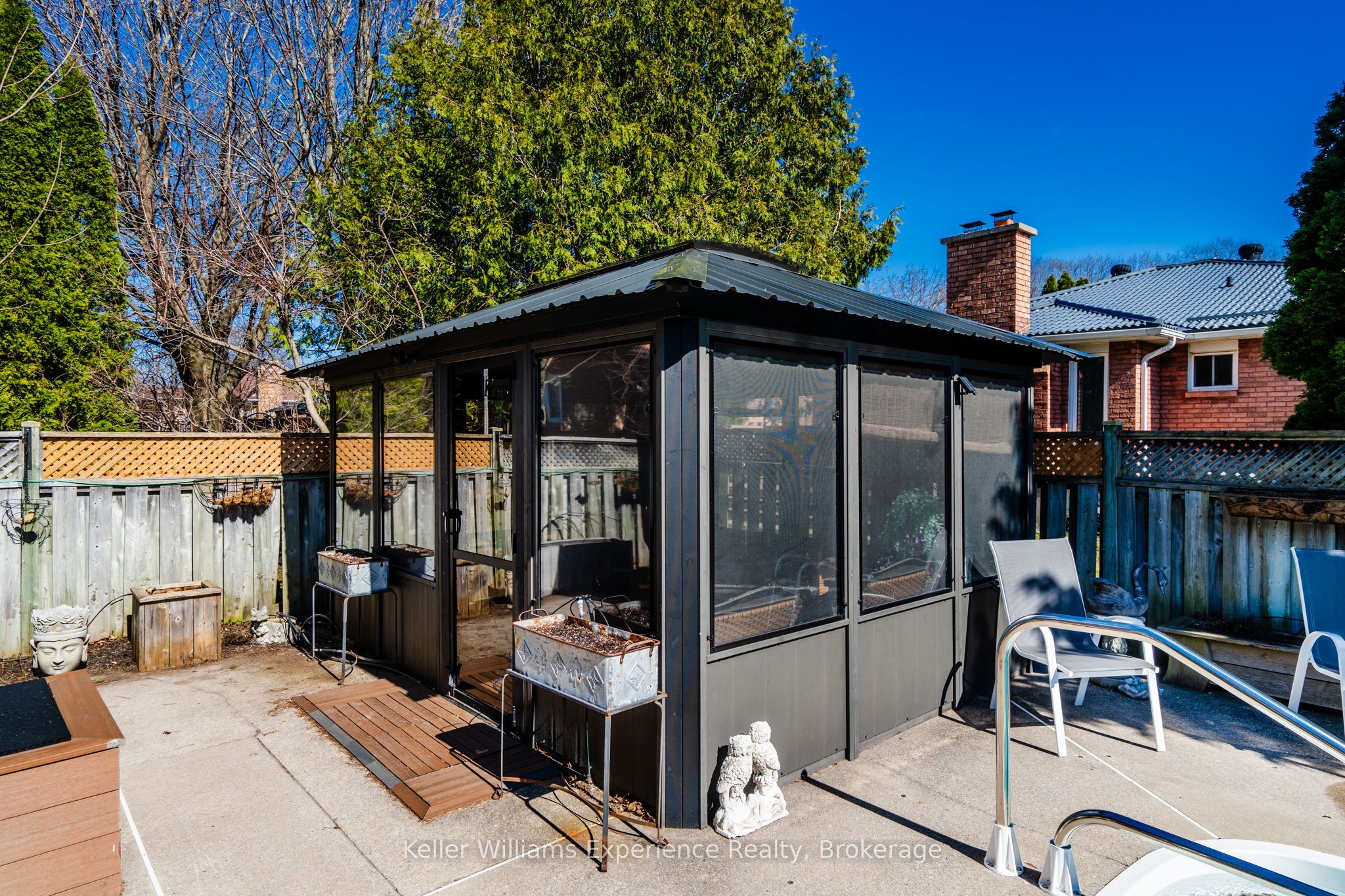 933 Playfair Road Property Photo 43