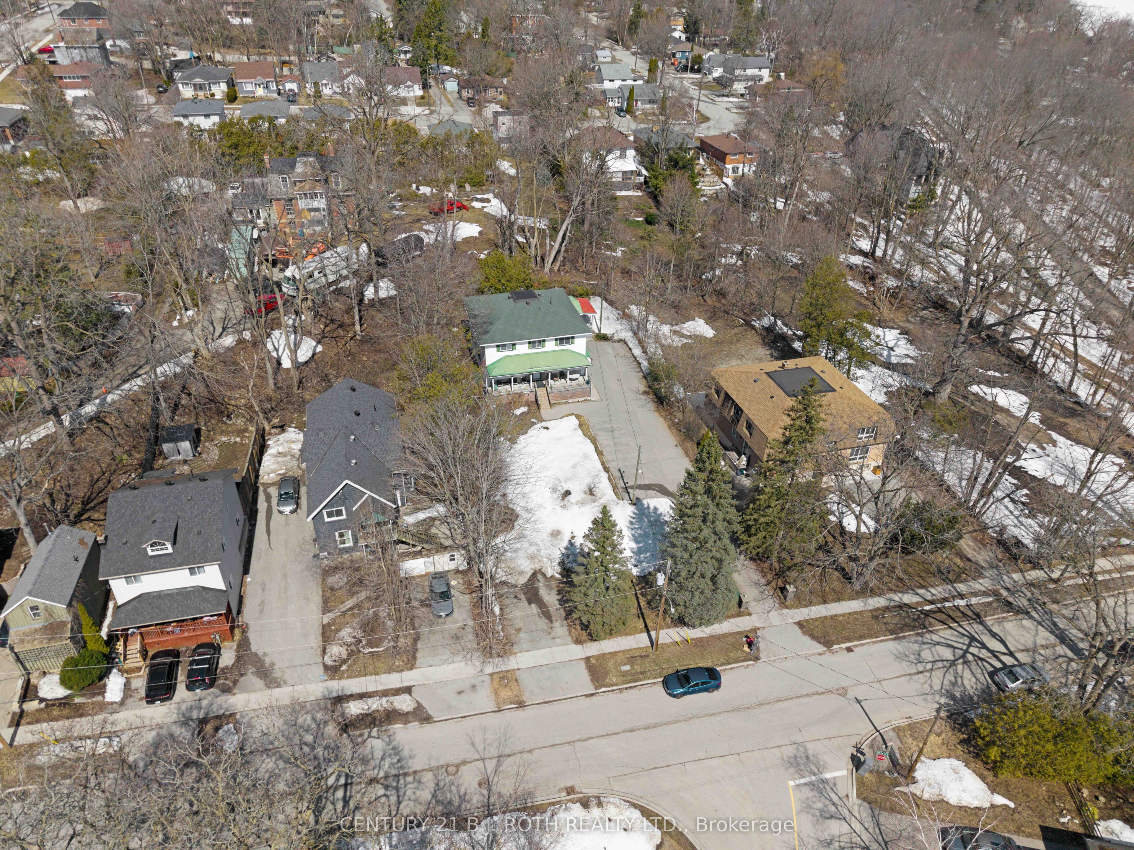 184 Borland Street E Property Photo 3