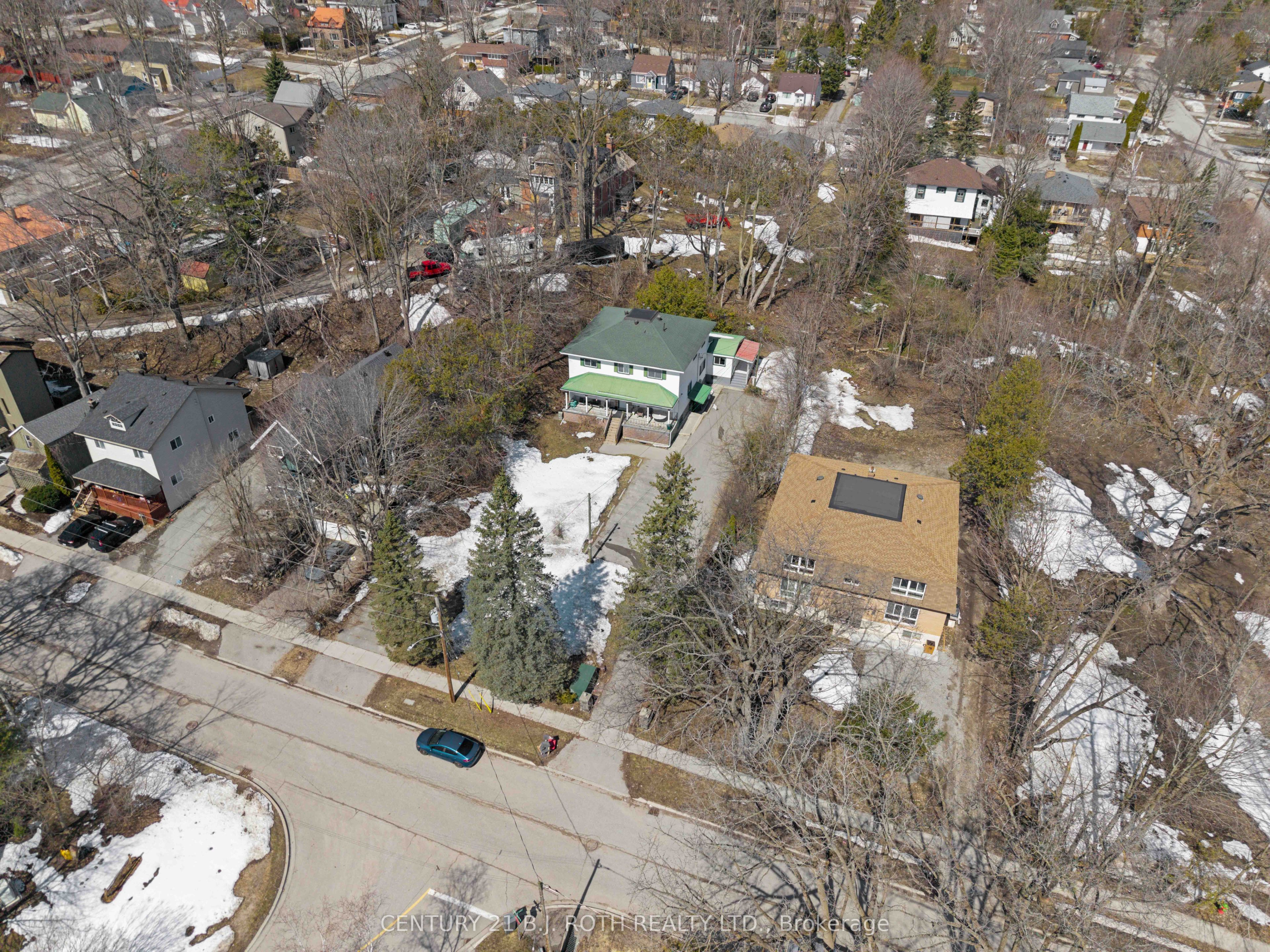 184 Borland Street E Property Photo 4