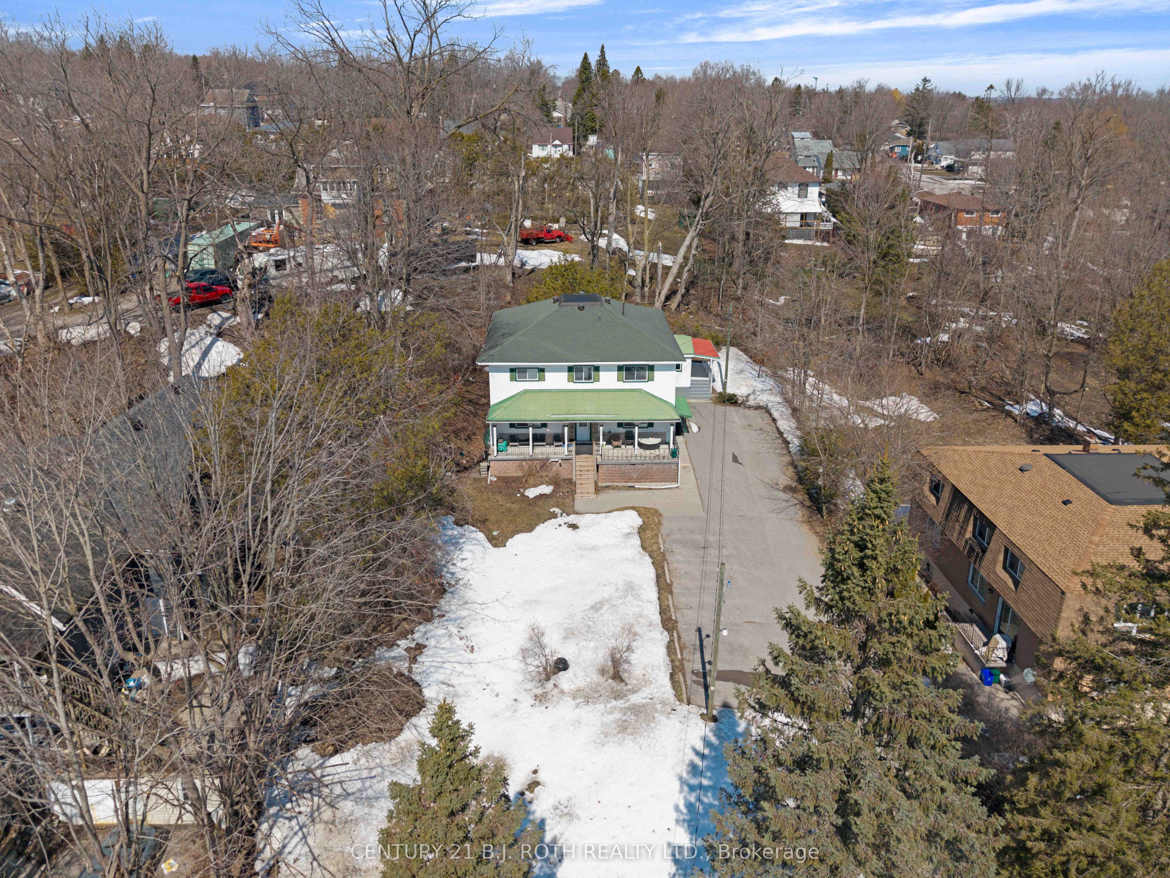 184 Borland Street E Property Photo 5