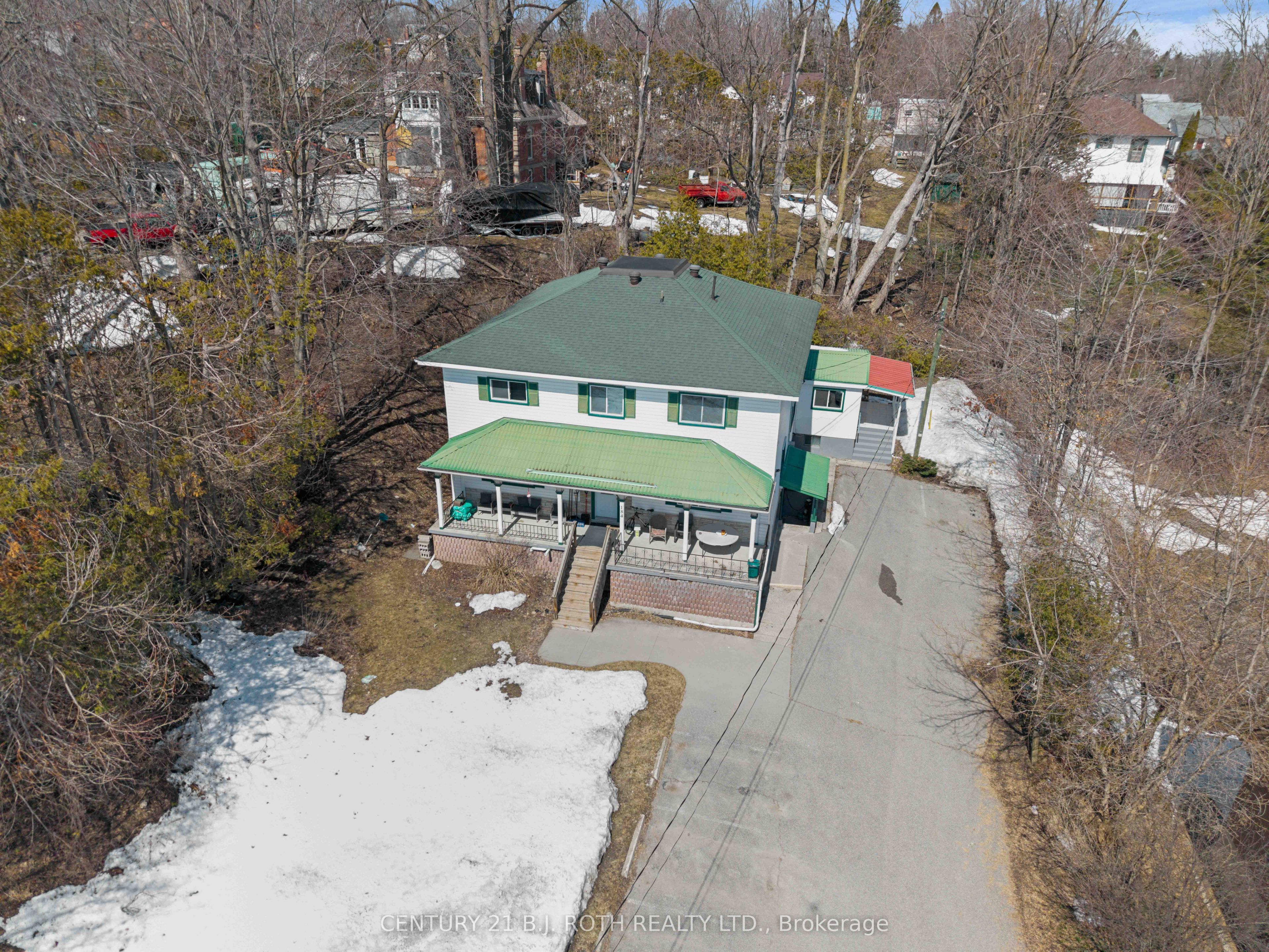184 Borland Street E Property Photo 6
