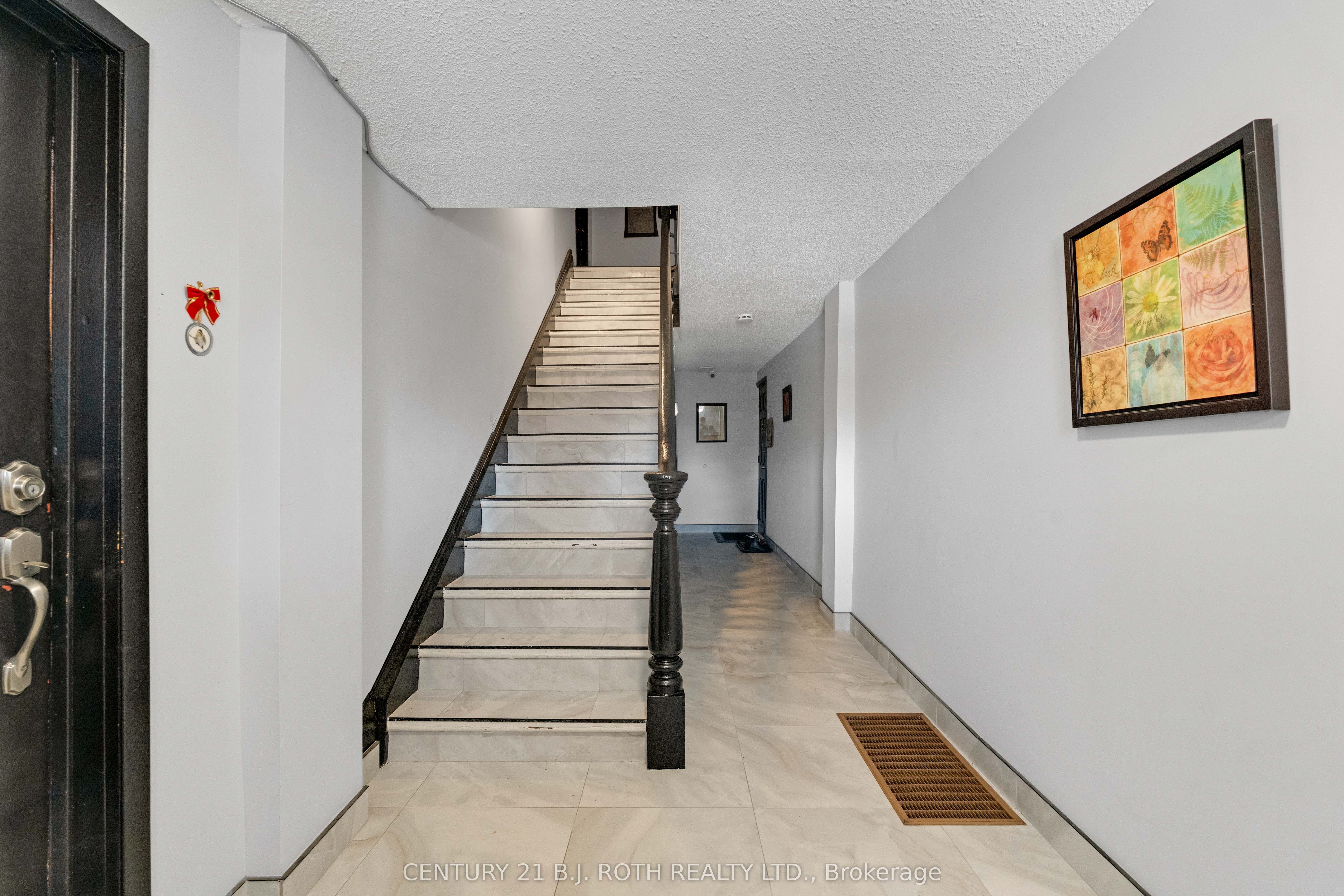 184 Borland Street E Property Photo 7