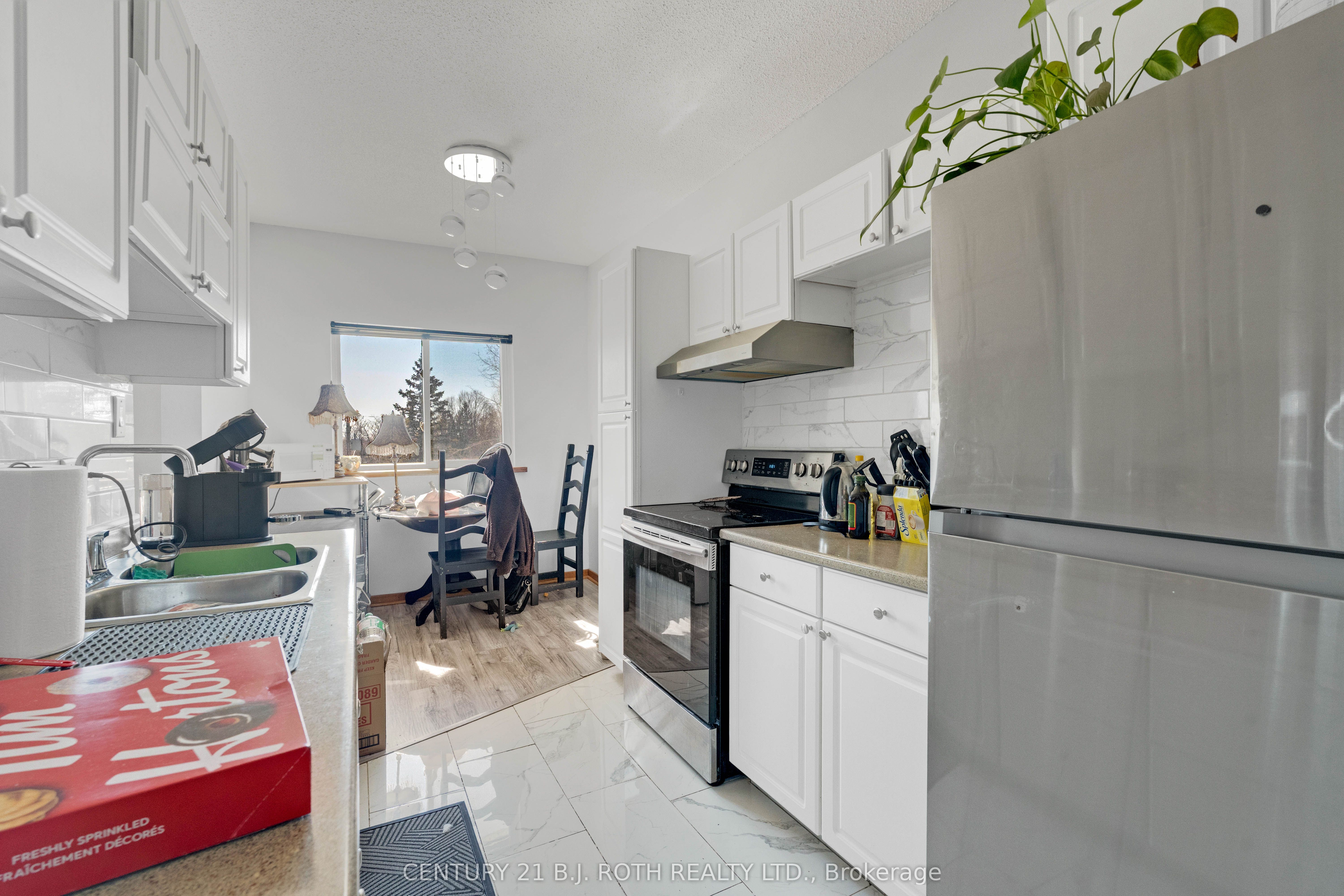 184 Borland Street E Property Photo 9