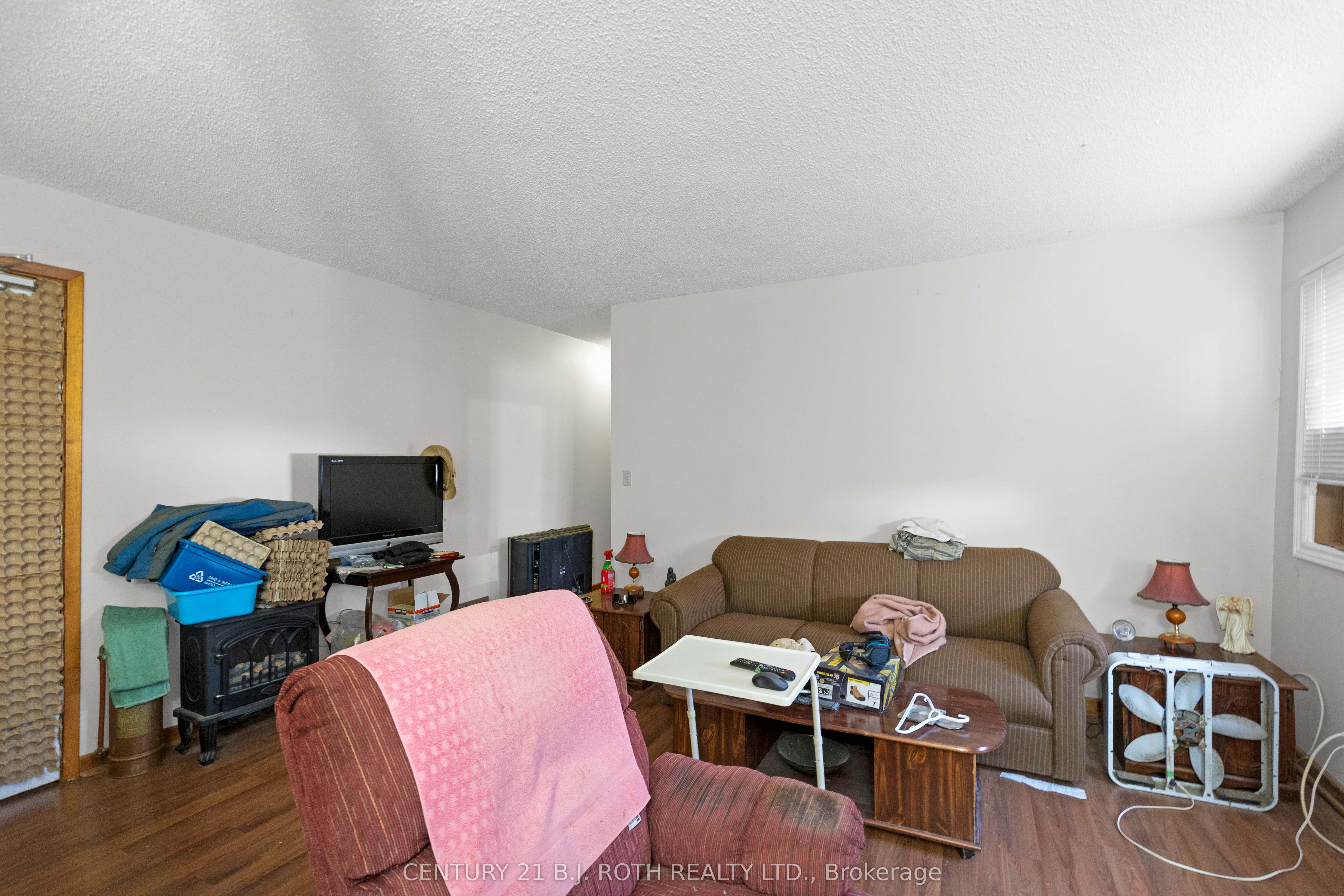 184 Borland Street E Property Photo 10