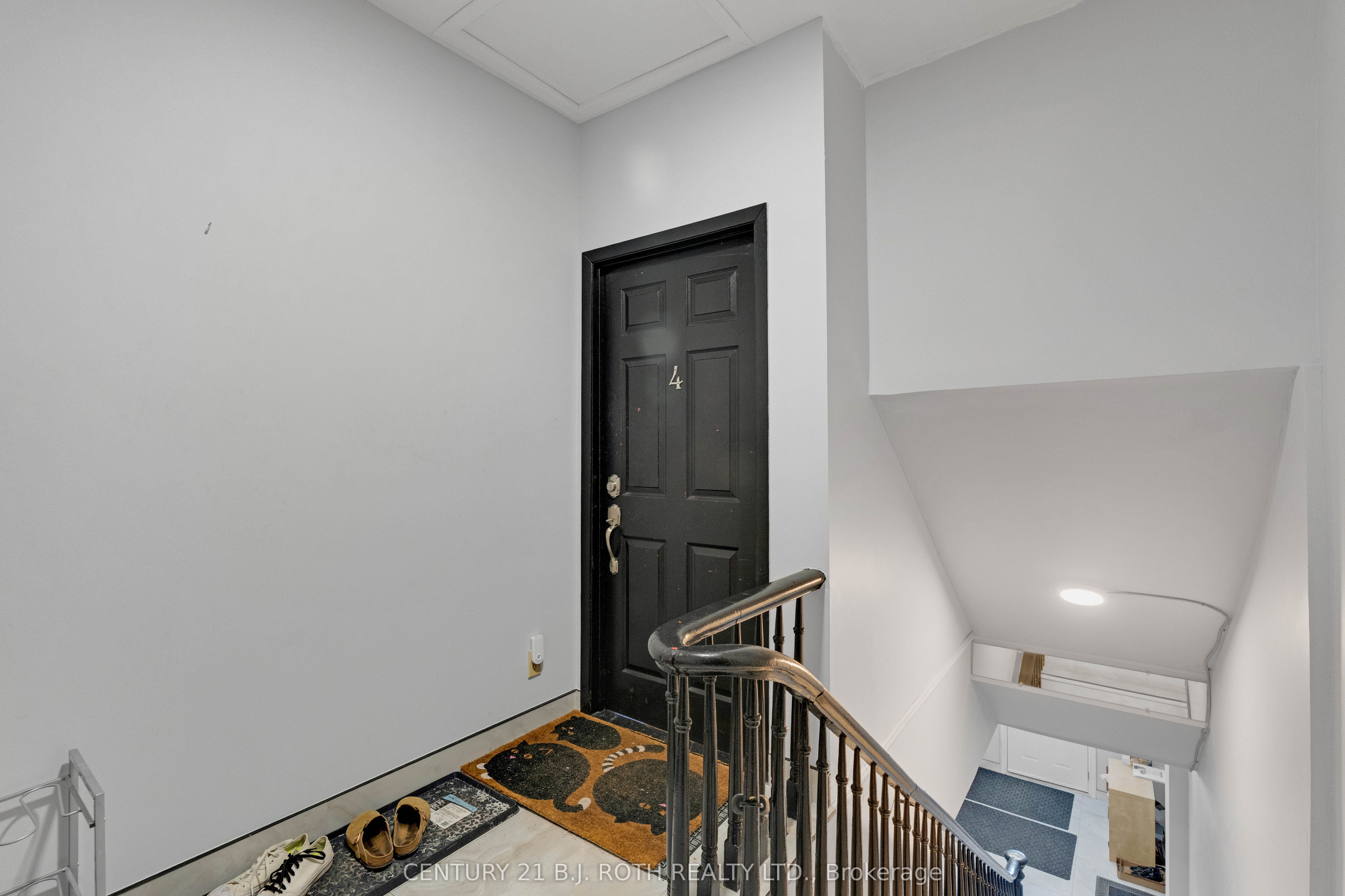 184 Borland Street E Property Photo 12