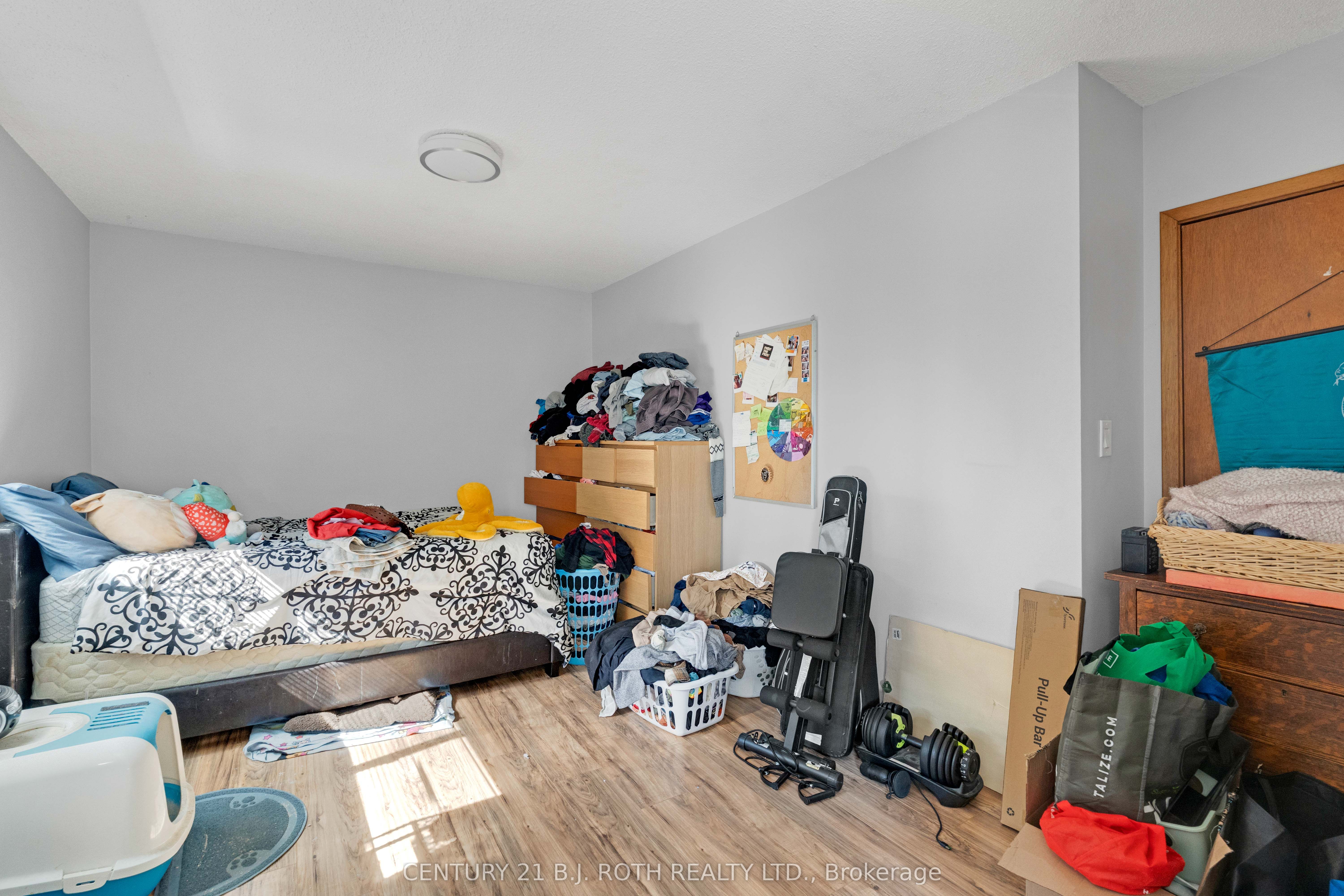 184 Borland Street E Property Photo 14