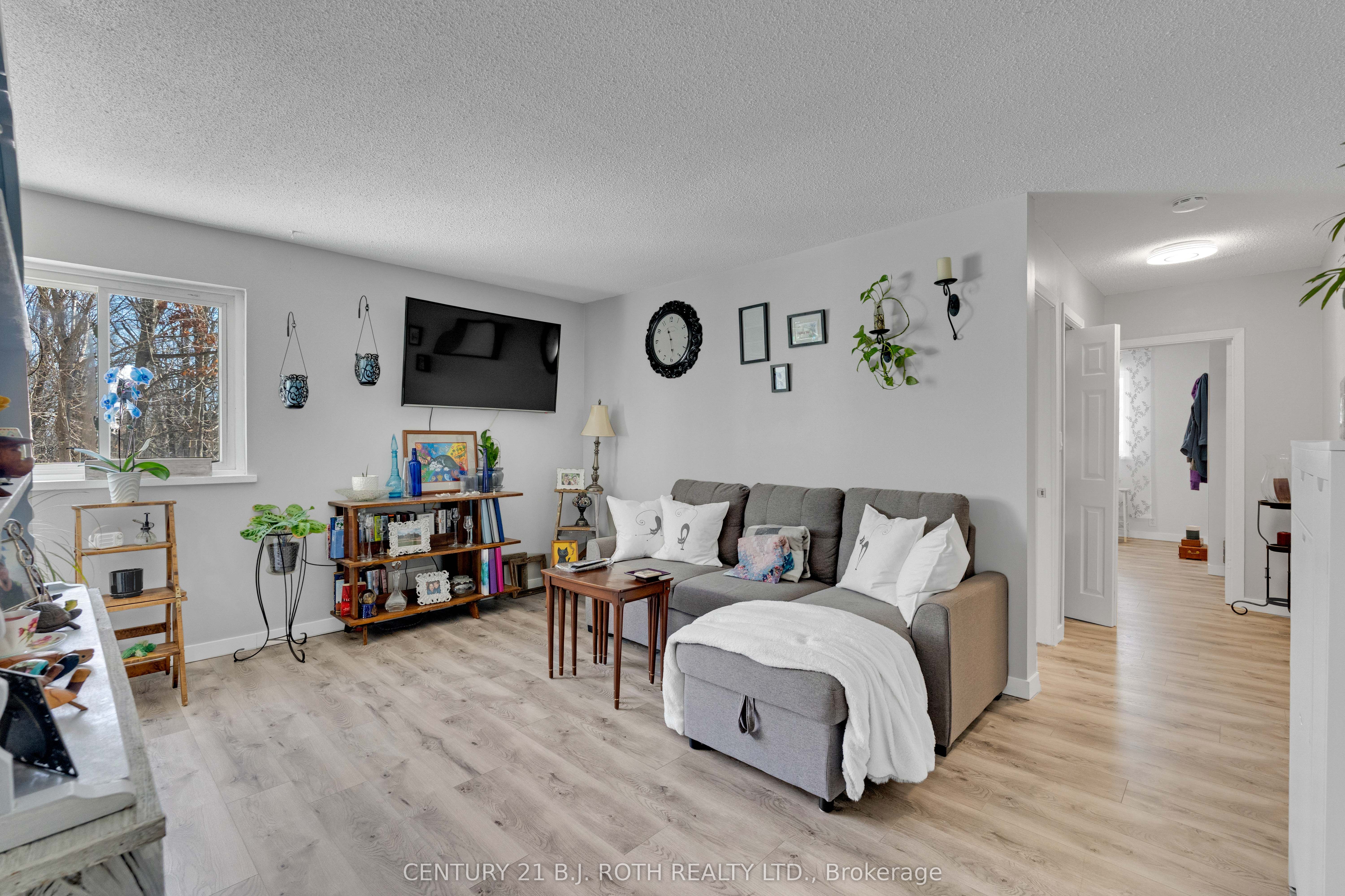 184 Borland Street E Property Photo 18