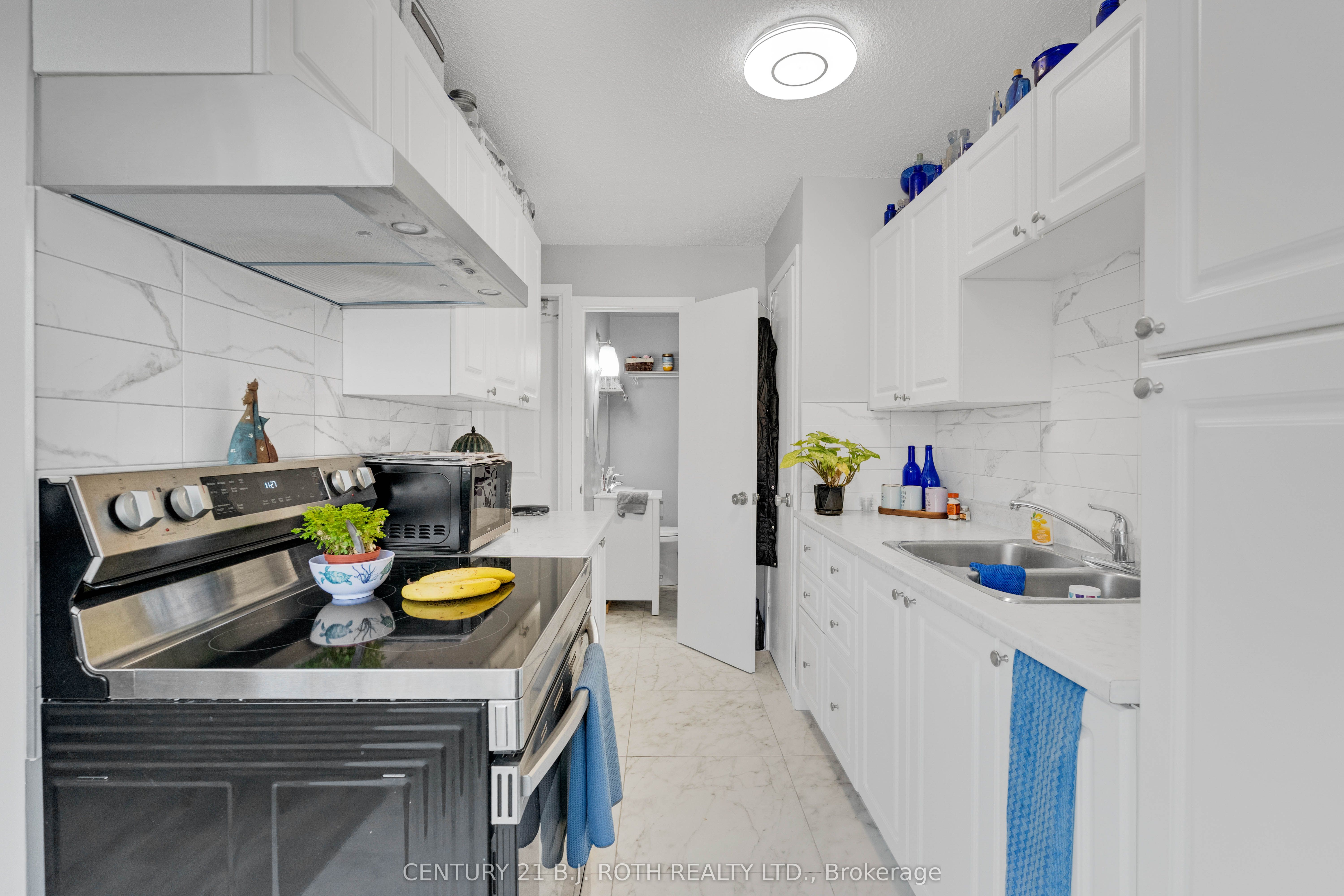 184 Borland Street E Property Photo 20