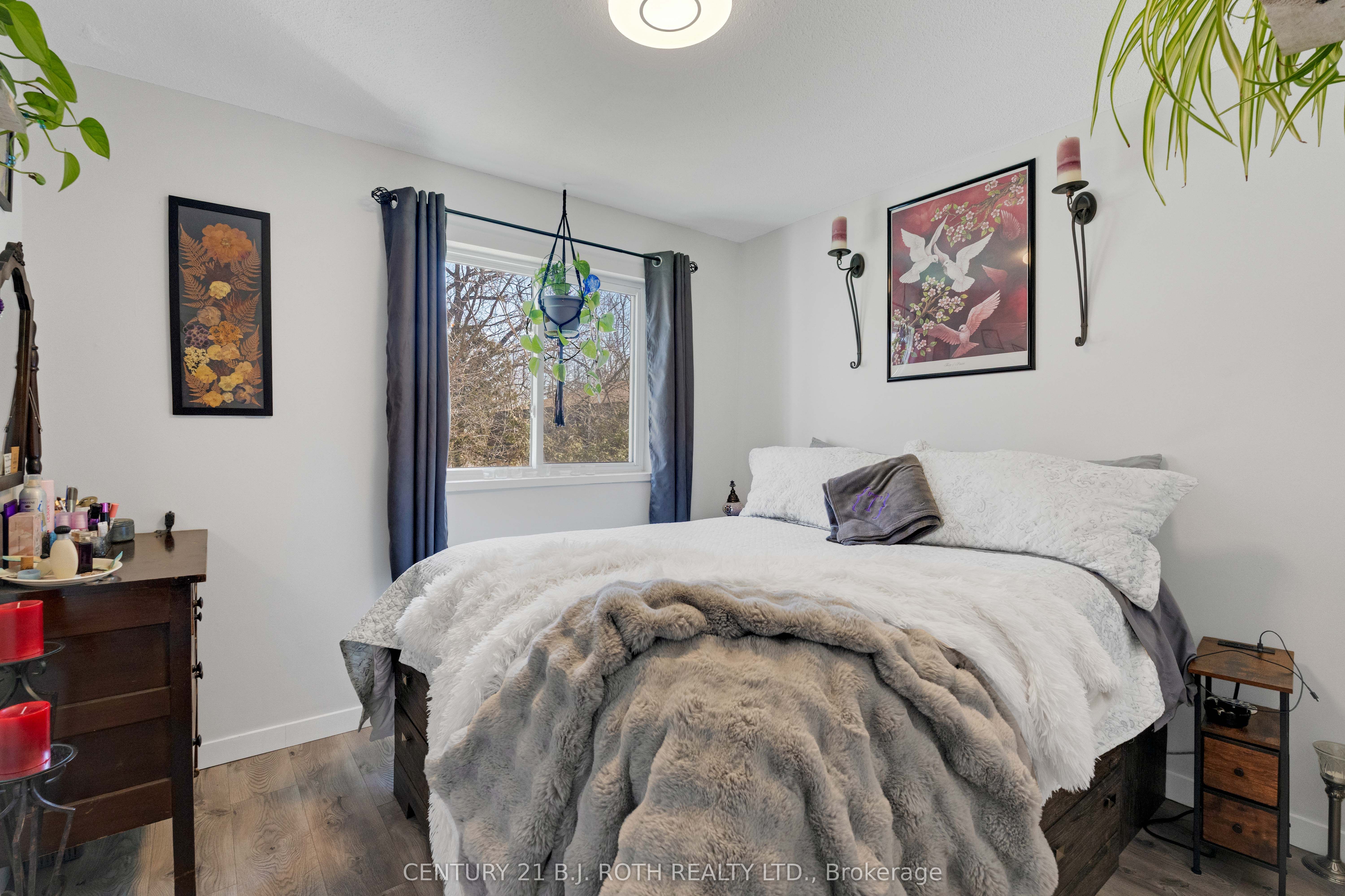 184 Borland Street E Property Photo 23