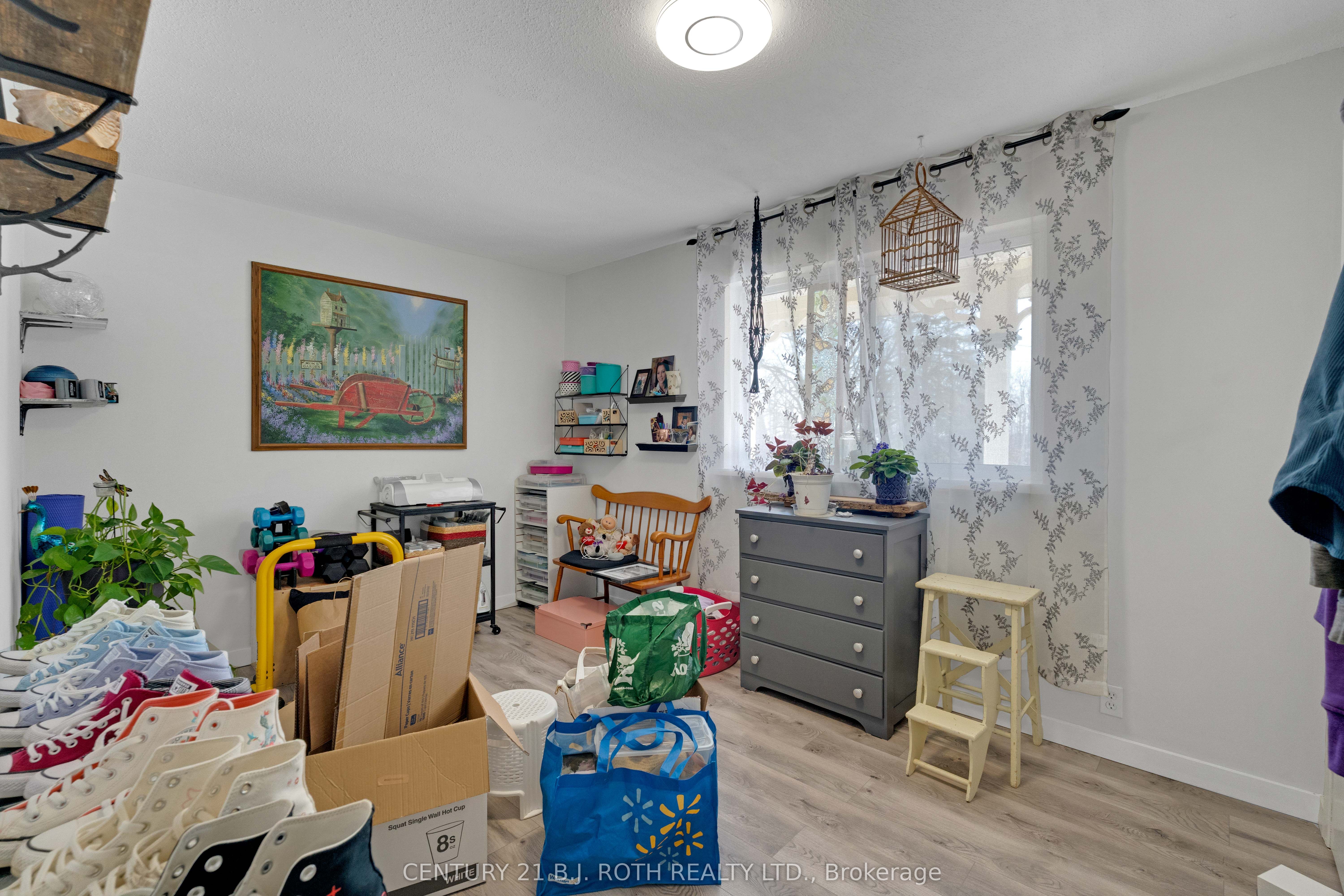 184 Borland Street E Property Photo 24