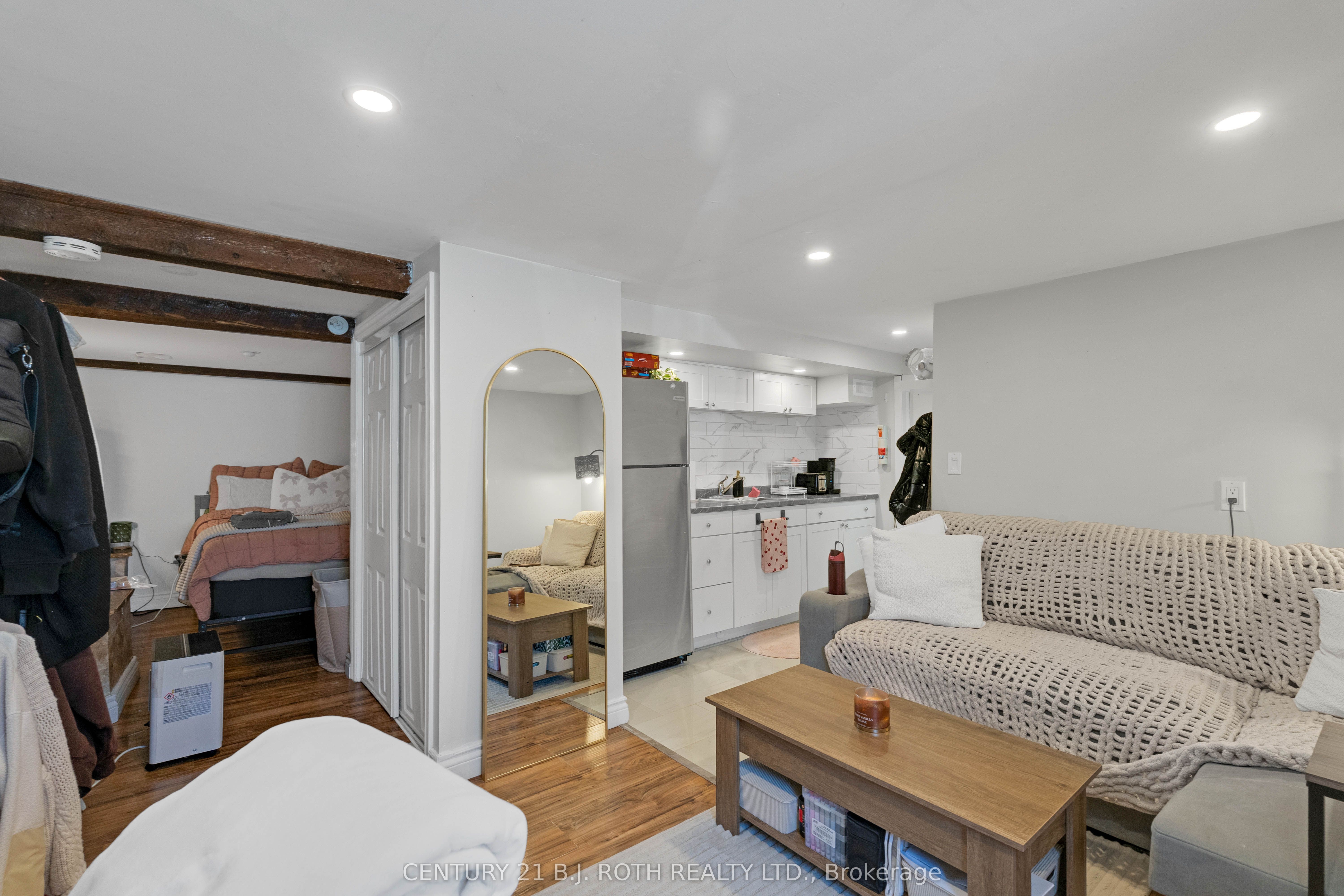 184 Borland Street E Property Photo 28
