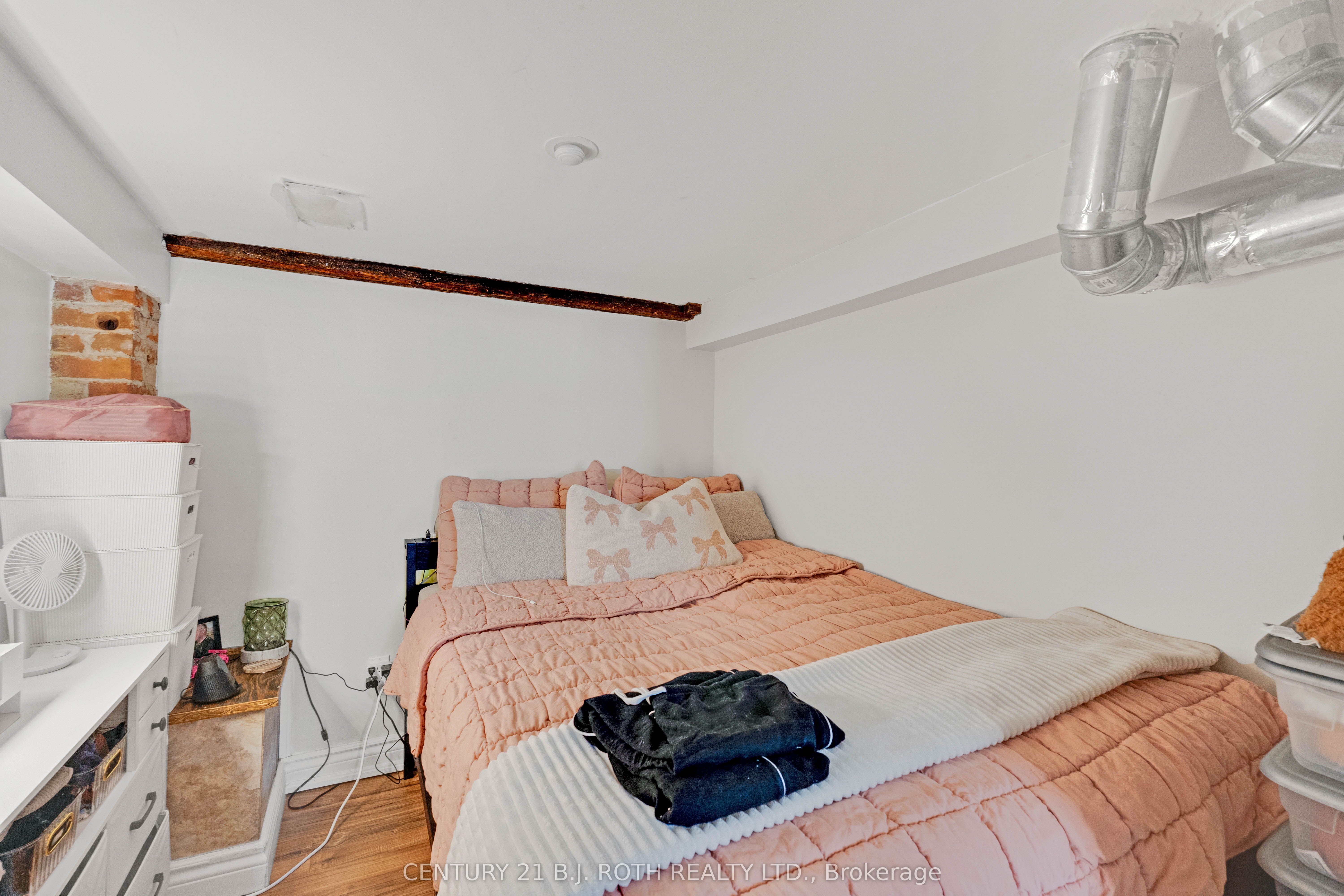 184 Borland Street E Property Photo 29