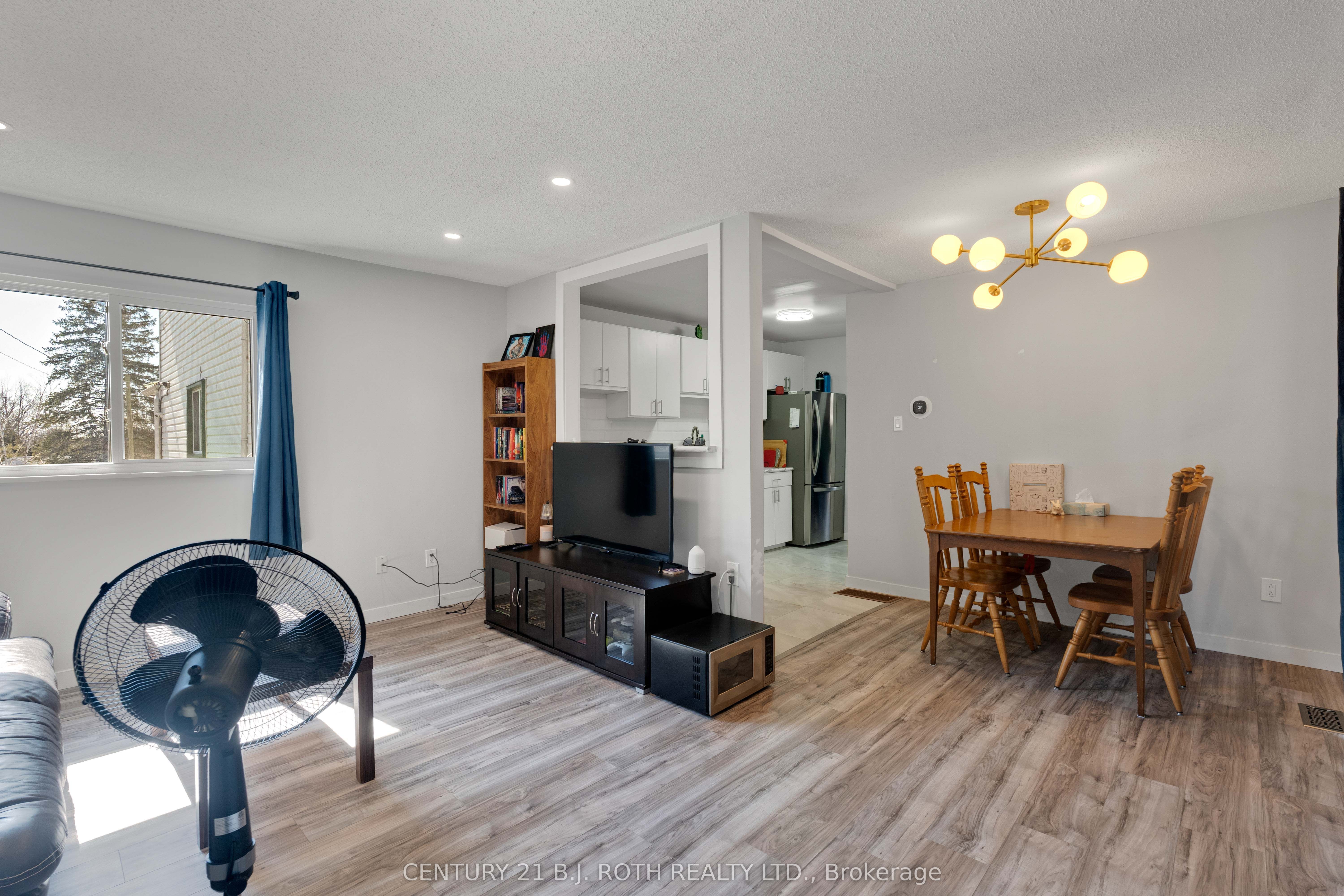184 Borland Street E Property Photo 32