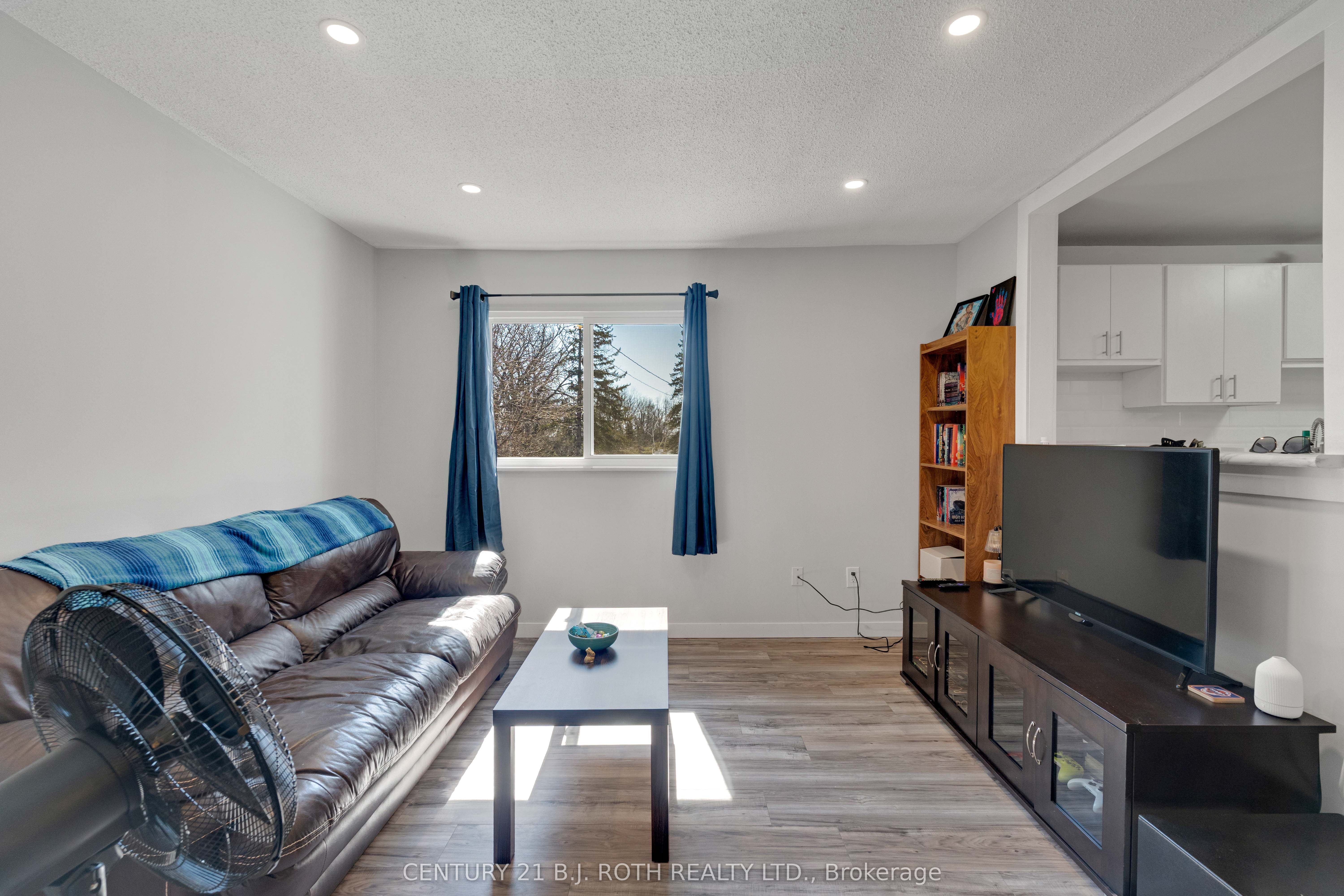 184 Borland Street E Property Photo 33