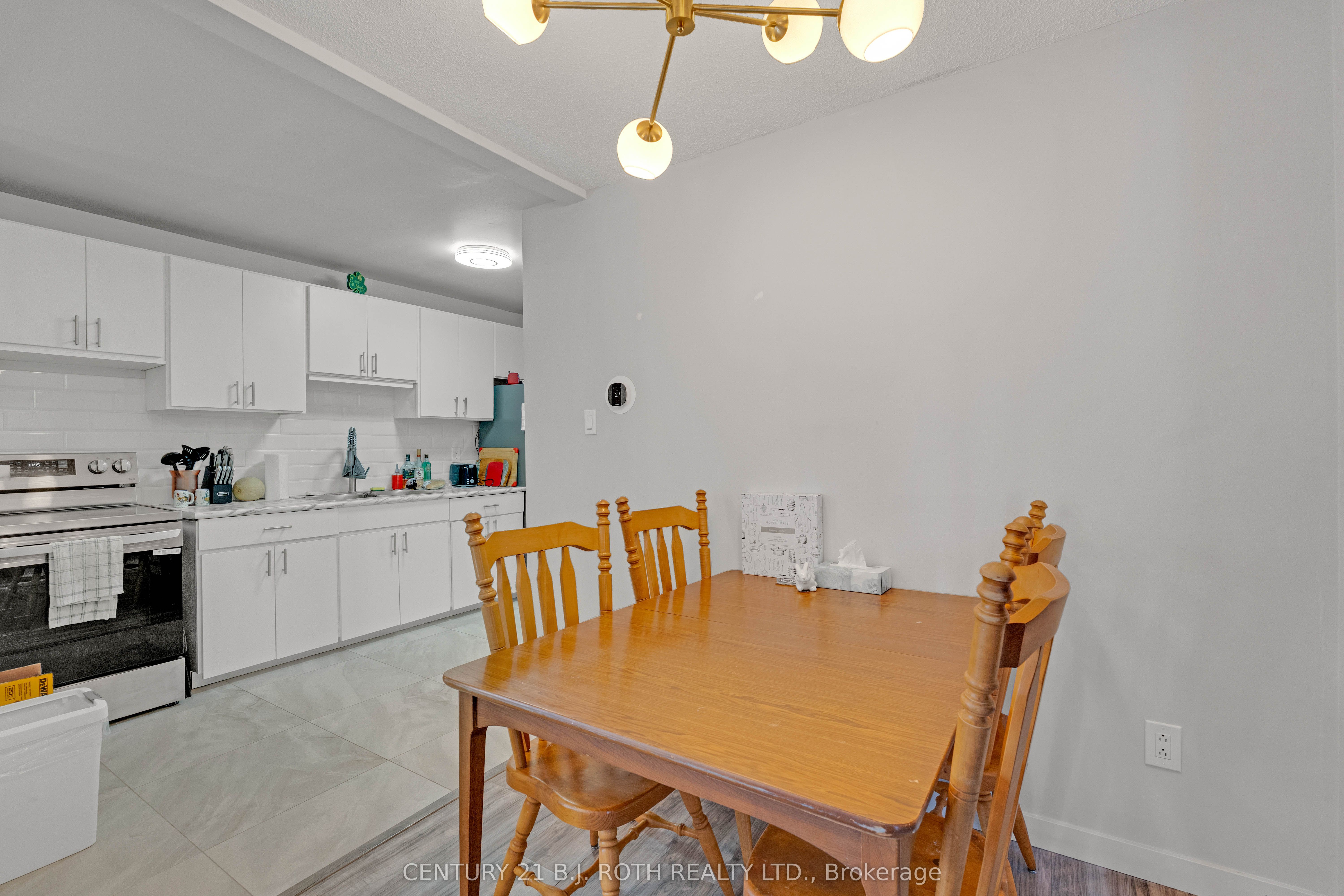 184 Borland Street E Property Photo 34