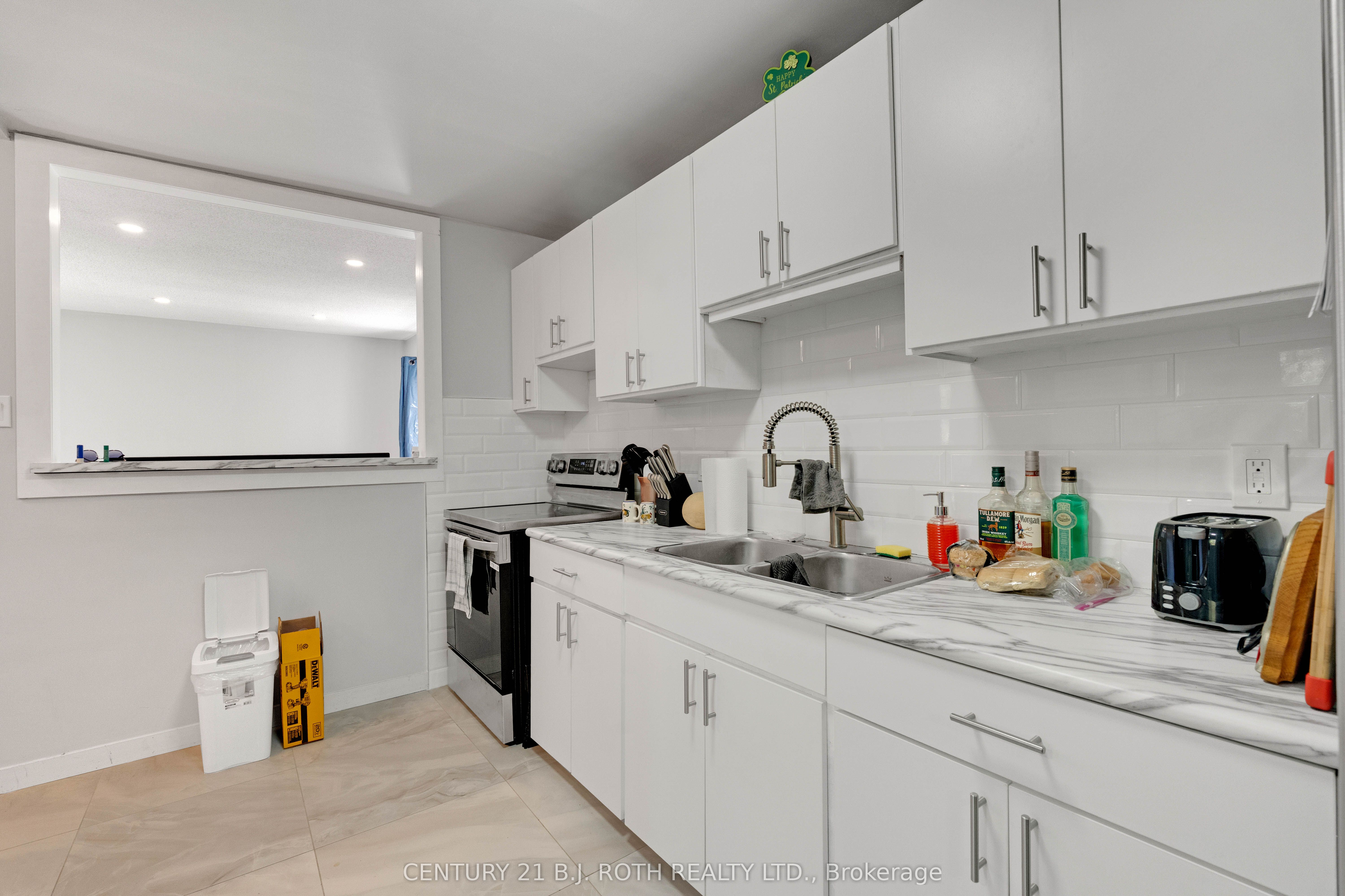 184 Borland Street E Property Photo 35