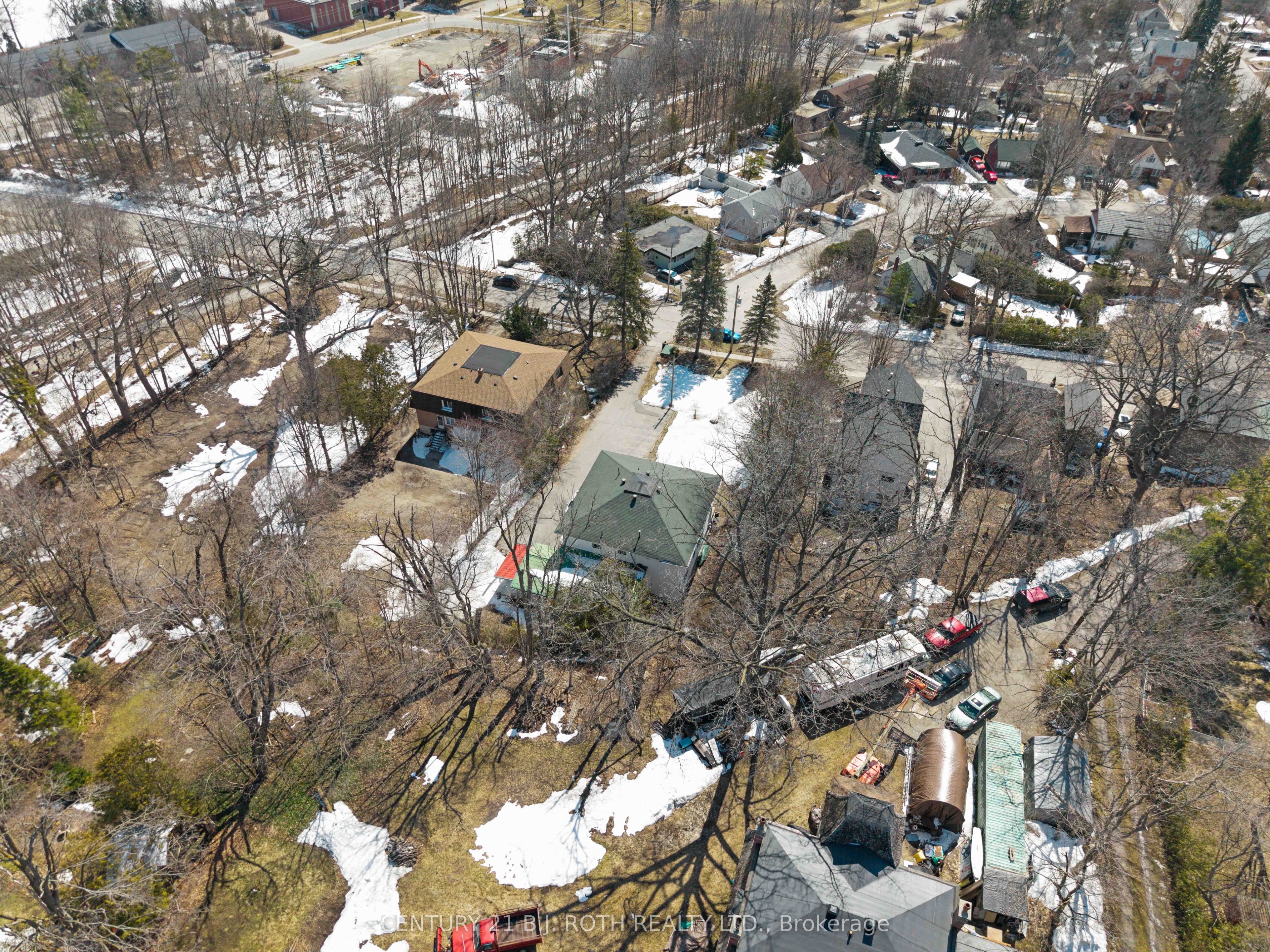184 Borland Street E Property Photo 40